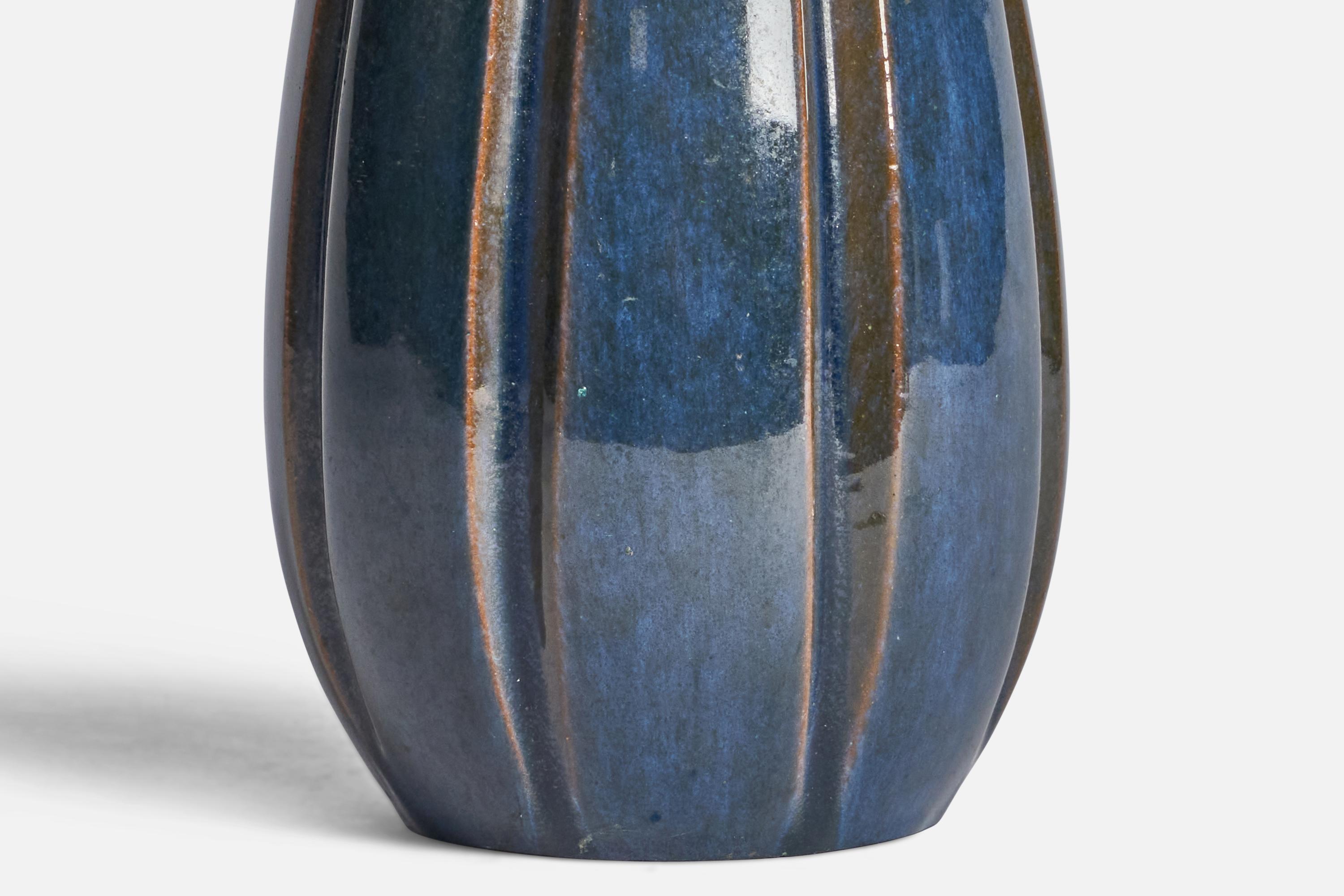 Vicke Lindstrand, Vase, Earthenware, Sweden, 1930s In Good Condition For Sale In High Point, NC