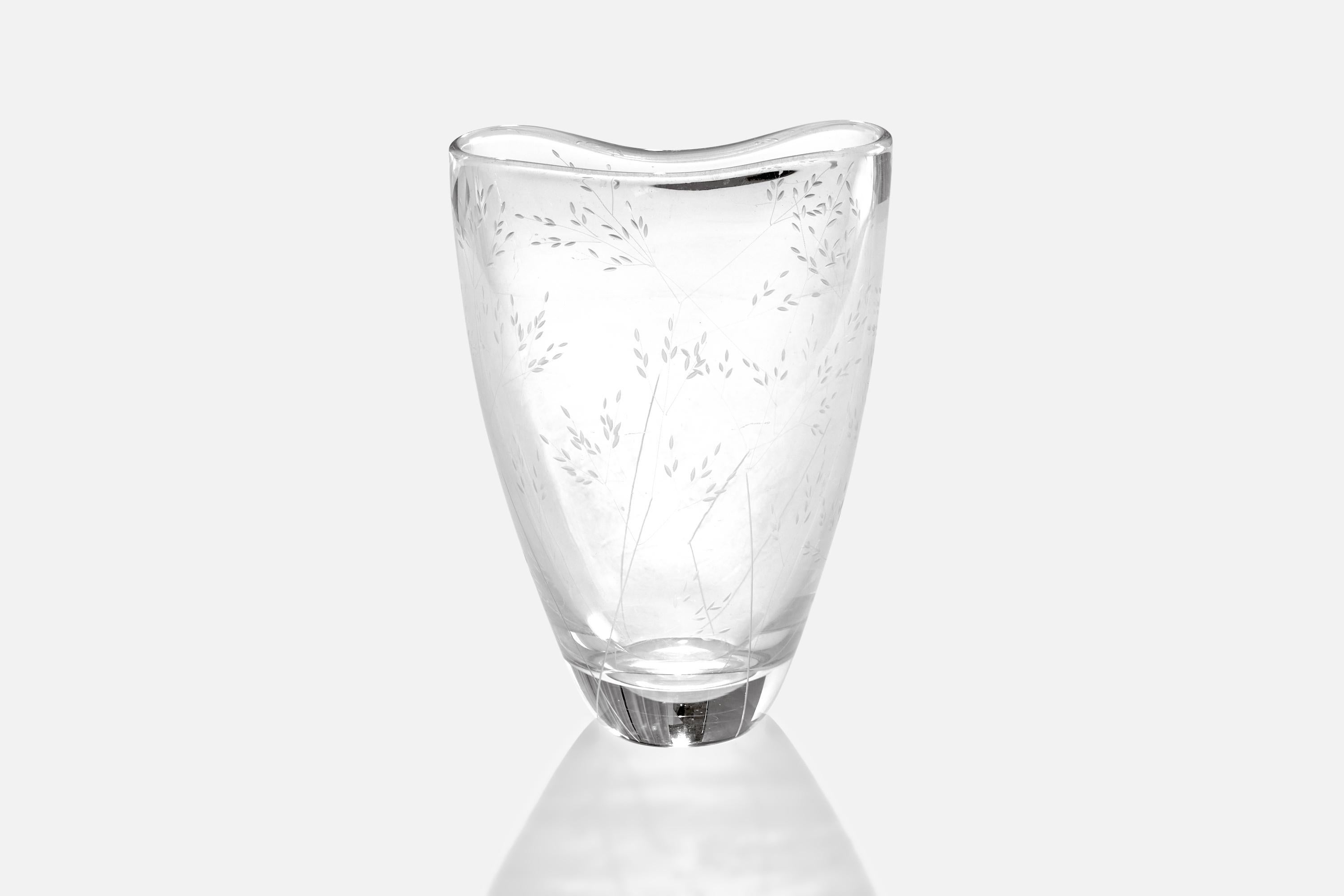 Vase aus geblasenem Glas mit geätztem Dekor, entworfen von Vicke Lindstrand und hergestellt von Kosta Boda, Schweden, ca. 1950er Jahre.