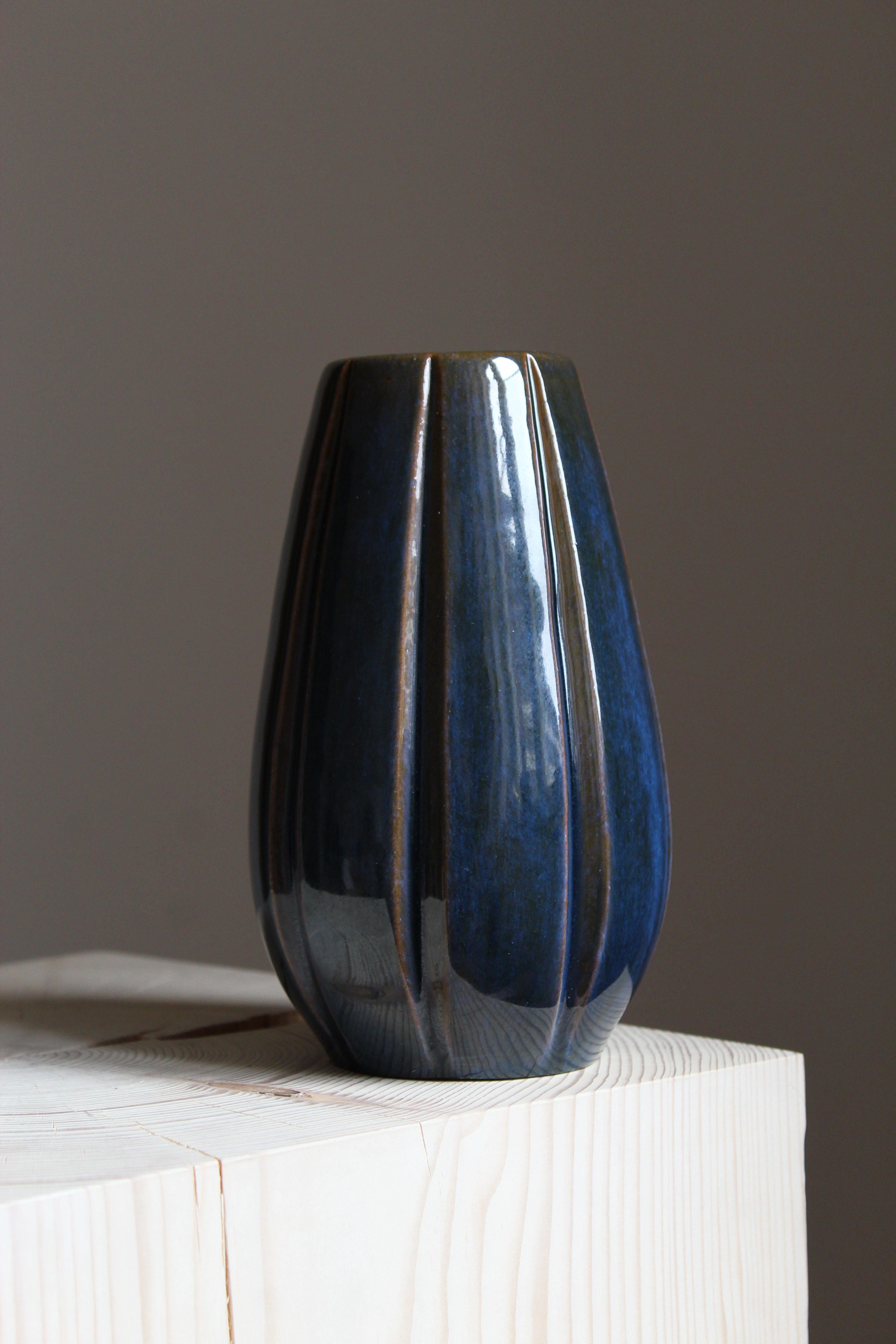 Organic Modern Vicke Lindstrand, Vase, Glazed Stoneware, Upsala-Ekeby, Sweden, 1940s