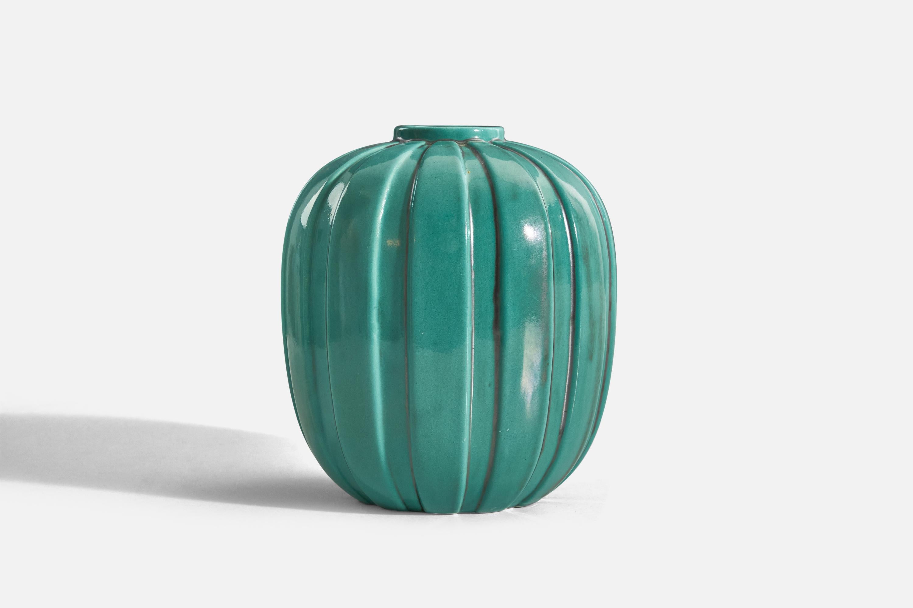 Vase, grün glasiertes Steingut von Vicke Lindstrand, Upsala-Ekeby, Schweden, 1940er Jahre (Organische Moderne) im Angebot