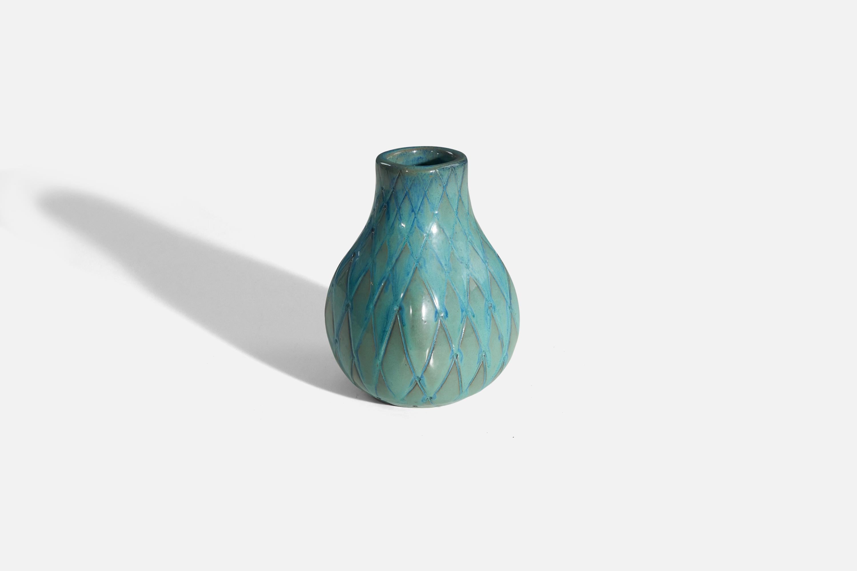 Svedese Vicke Lindstrand, Vaso, Terracotta smaltata verde, Upsala Ekeby, Svezia, anni '40 in vendita