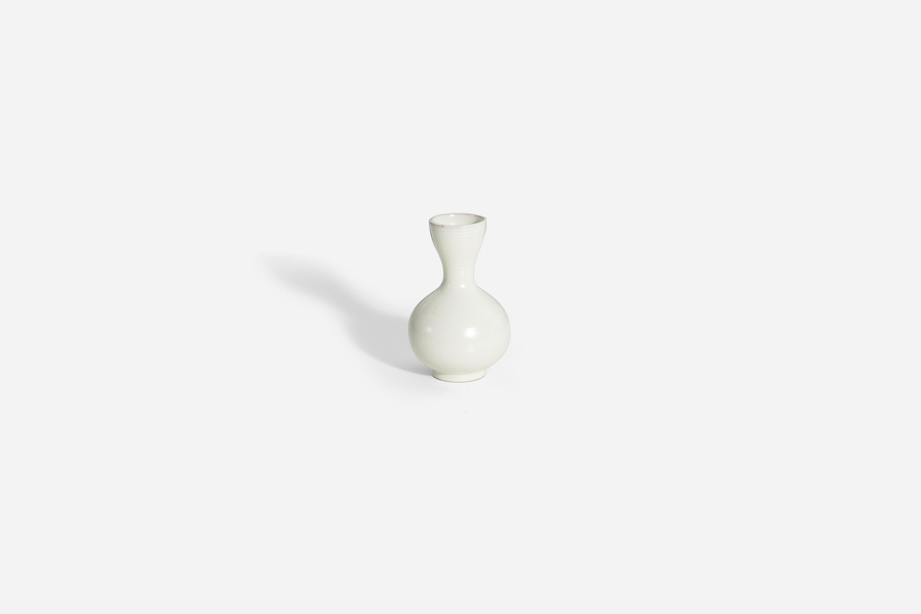 Swedish Vicke Lindstrand, Vase, White-Glazed Earthenware, Upsala-Ekeby, Sweden, 1940s For Sale
