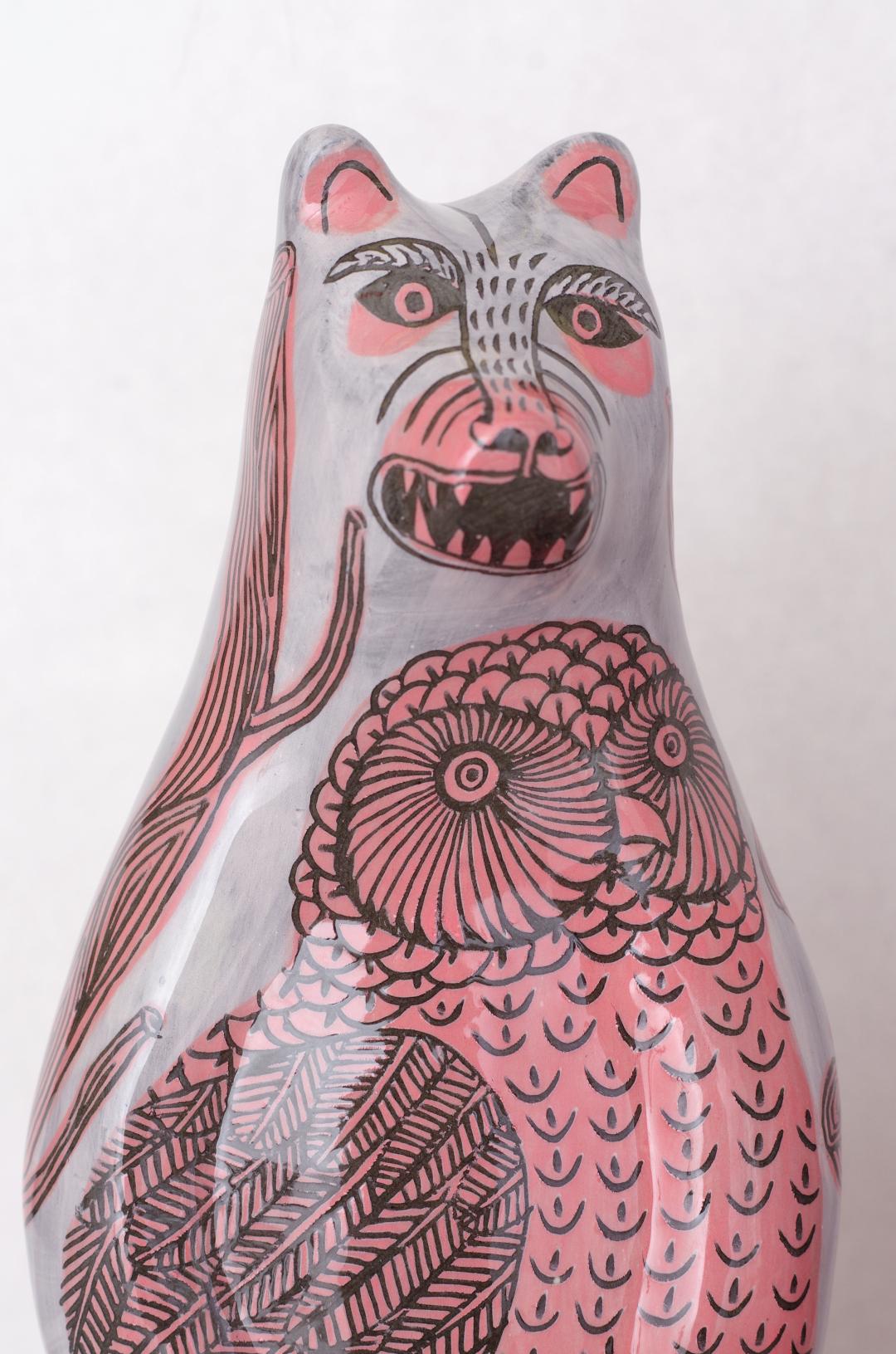 Vicky Lindo Figurative Sculpture – Rosa Eule Nr. 1