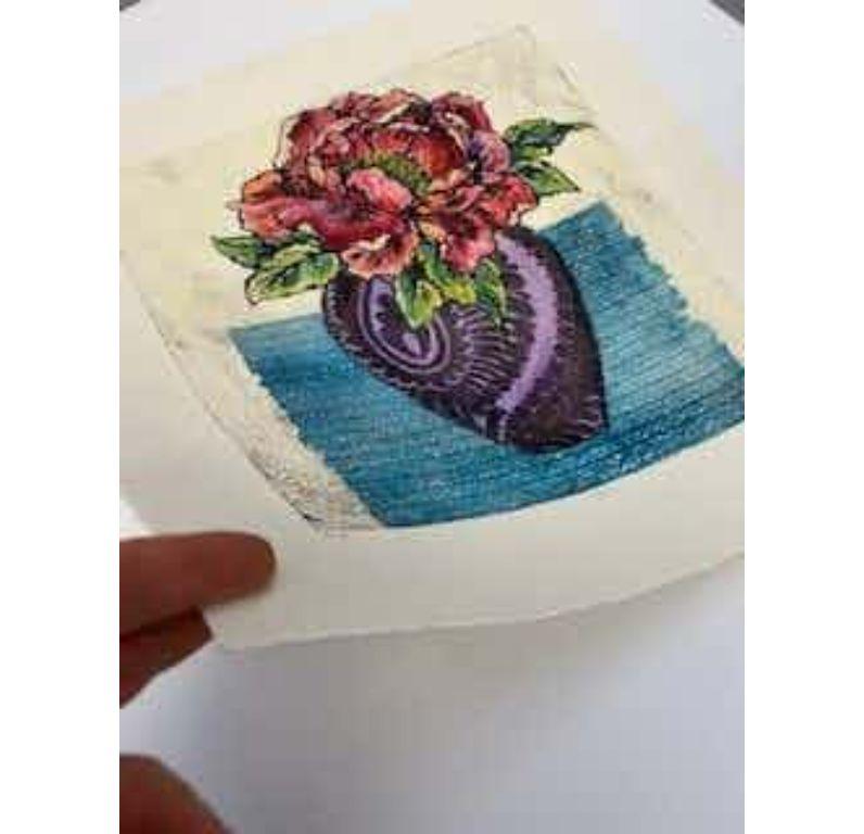 Peony Hand, Kunstdruck, Blumendruck, Stillleben, Blume (Grau), Still-Life Print, von Vicky Oldfield