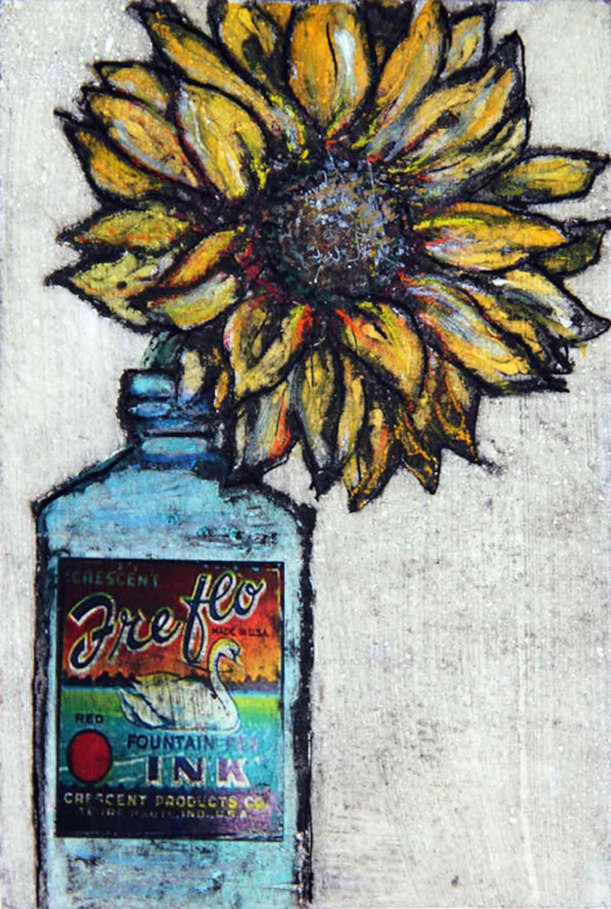 Quiet Schönheit und Sonnenblume in einer Flasche, Kunstdruck, Blumen, Blumen- und Blumenstillleben  (Grau), Still-Life Print, von Vicky Oldfield
