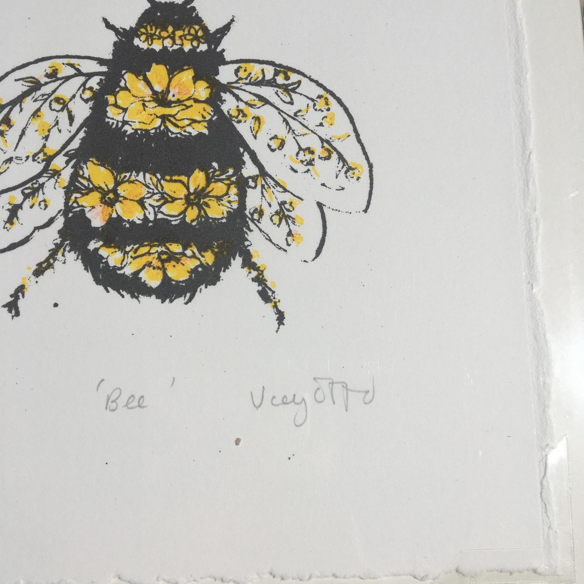 Vicky Oldfield, Bee, Animal Print, Contemporary Impressionist Nature Print 2