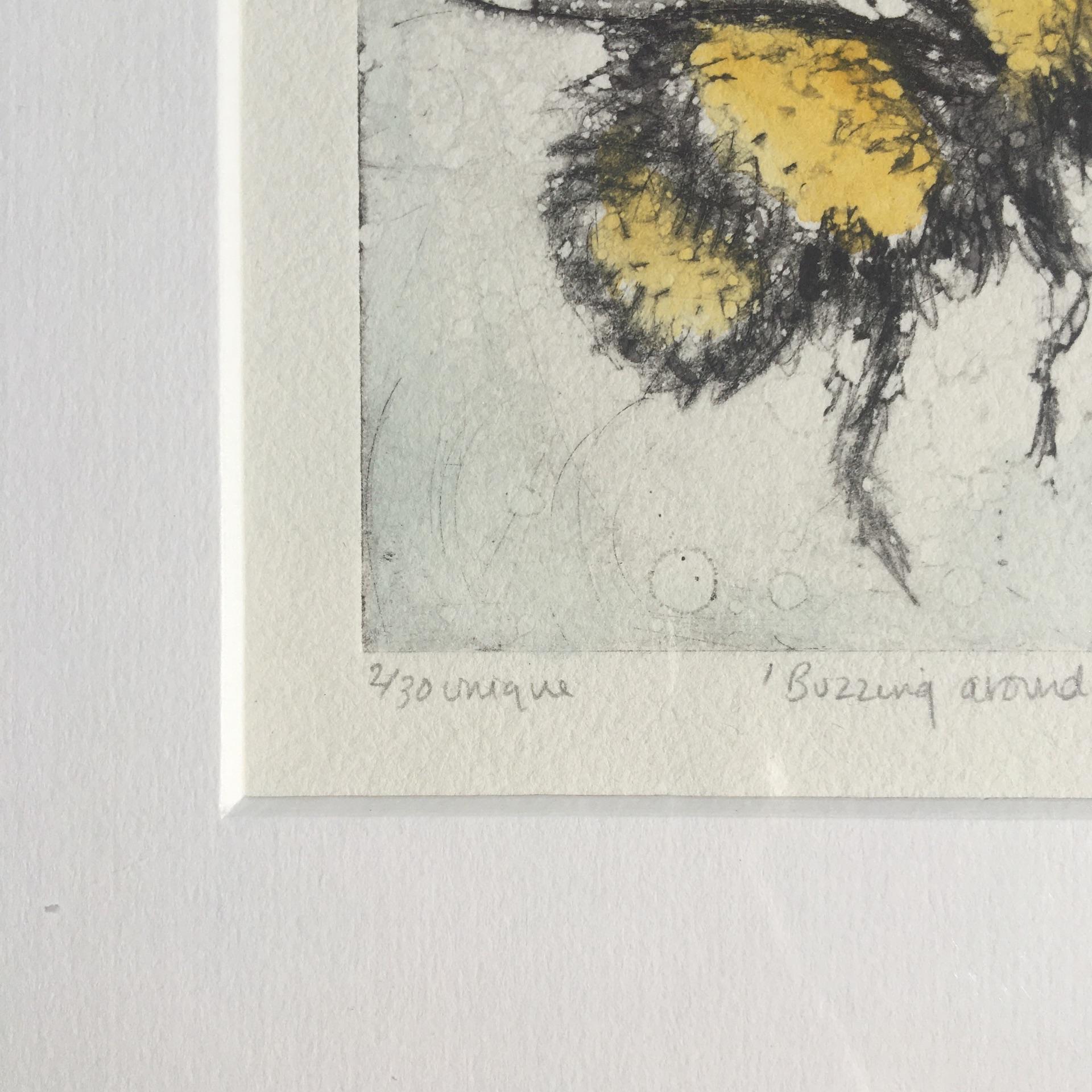 Vicky Oldfield, Buzzing Around, Animal Art, Contemporary Collograph Print For Sale 2