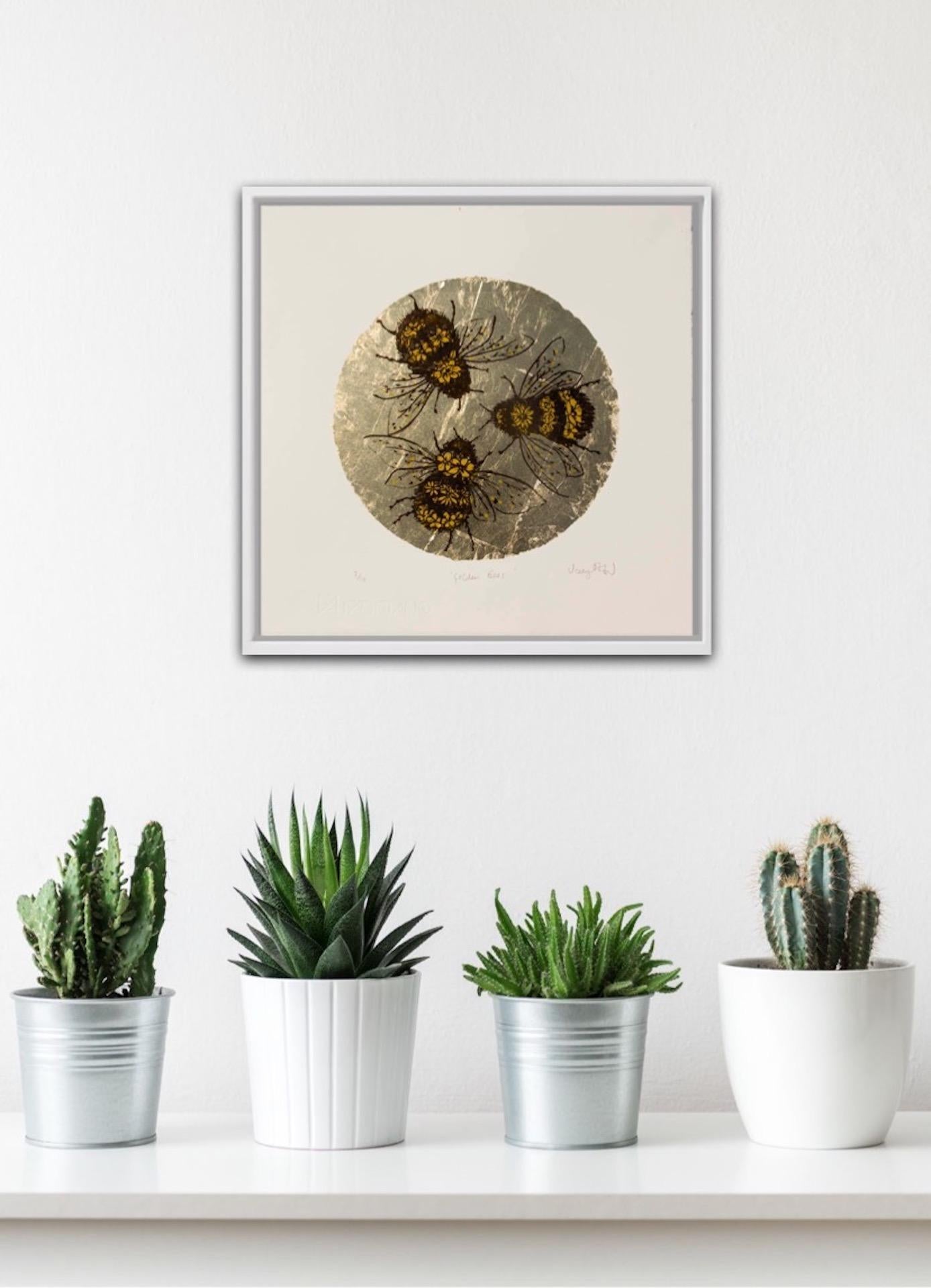 Vicky Oldfield, Golden Bee, Affordable Art, Animal Art, Contemporary Art 3