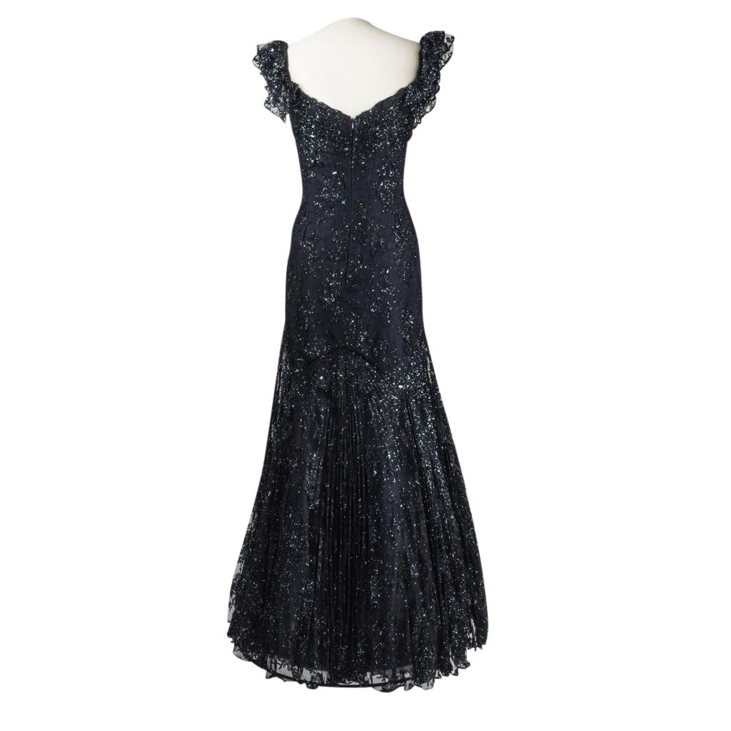 Vicky Tiel Couture Gown Navy Lace Embellished Overlay Full Length FIts 8 to 10 In Excellent Condition In Miami, FL