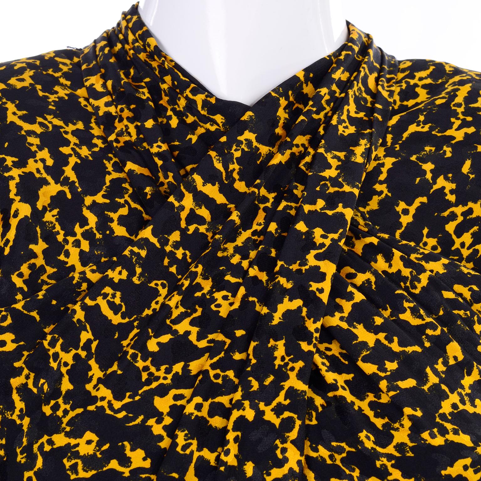 Vicky Tiel Peplum Top & Skirt Dress / Suit in Yellow & Black Abstract Silk Print In Excellent Condition For Sale In Portland, OR