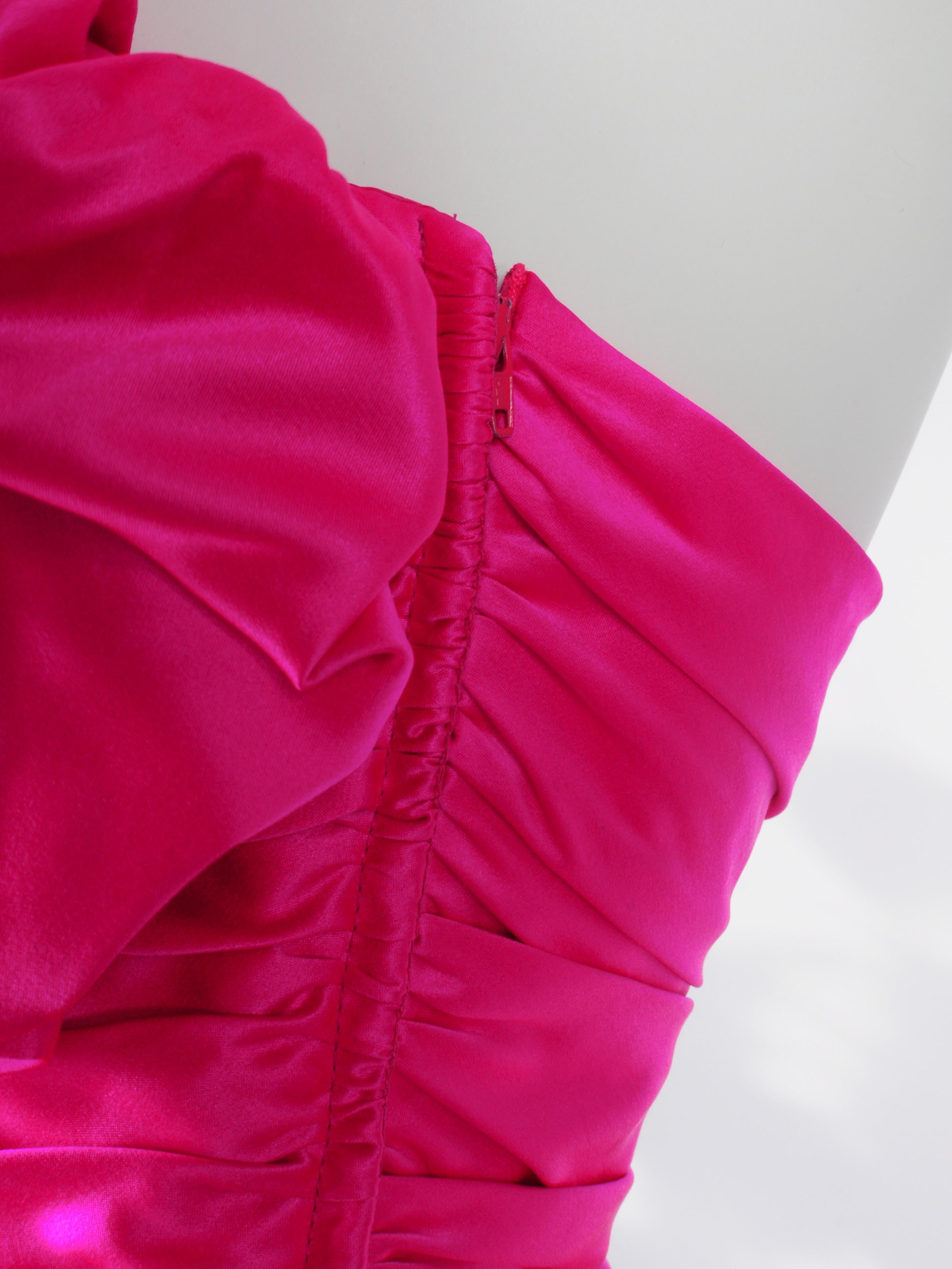 Vicky Tiel: Couture-Cocktailkleid aus Seide in Fuchsia in Rosa, 1980er Jahre im Angebot 8