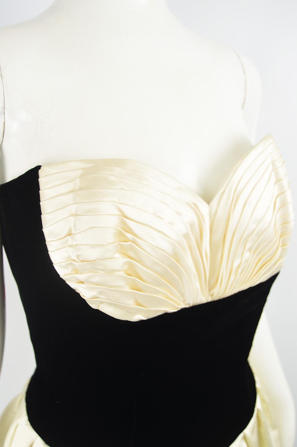 Vicky Tiel Vintage Black Velvet & Ivory Silk Satin Evening Dress, 1980s In condizioni ottime in vendita a Doncaster, South Yorkshire