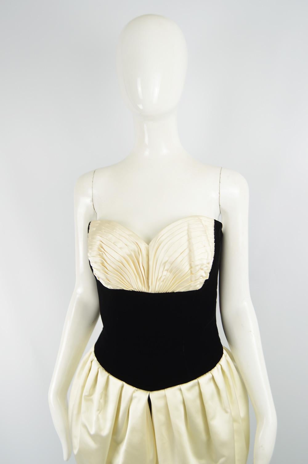 Donna Vicky Tiel Vintage Black Velvet & Ivory Silk Satin Evening Dress, 1980s in vendita
