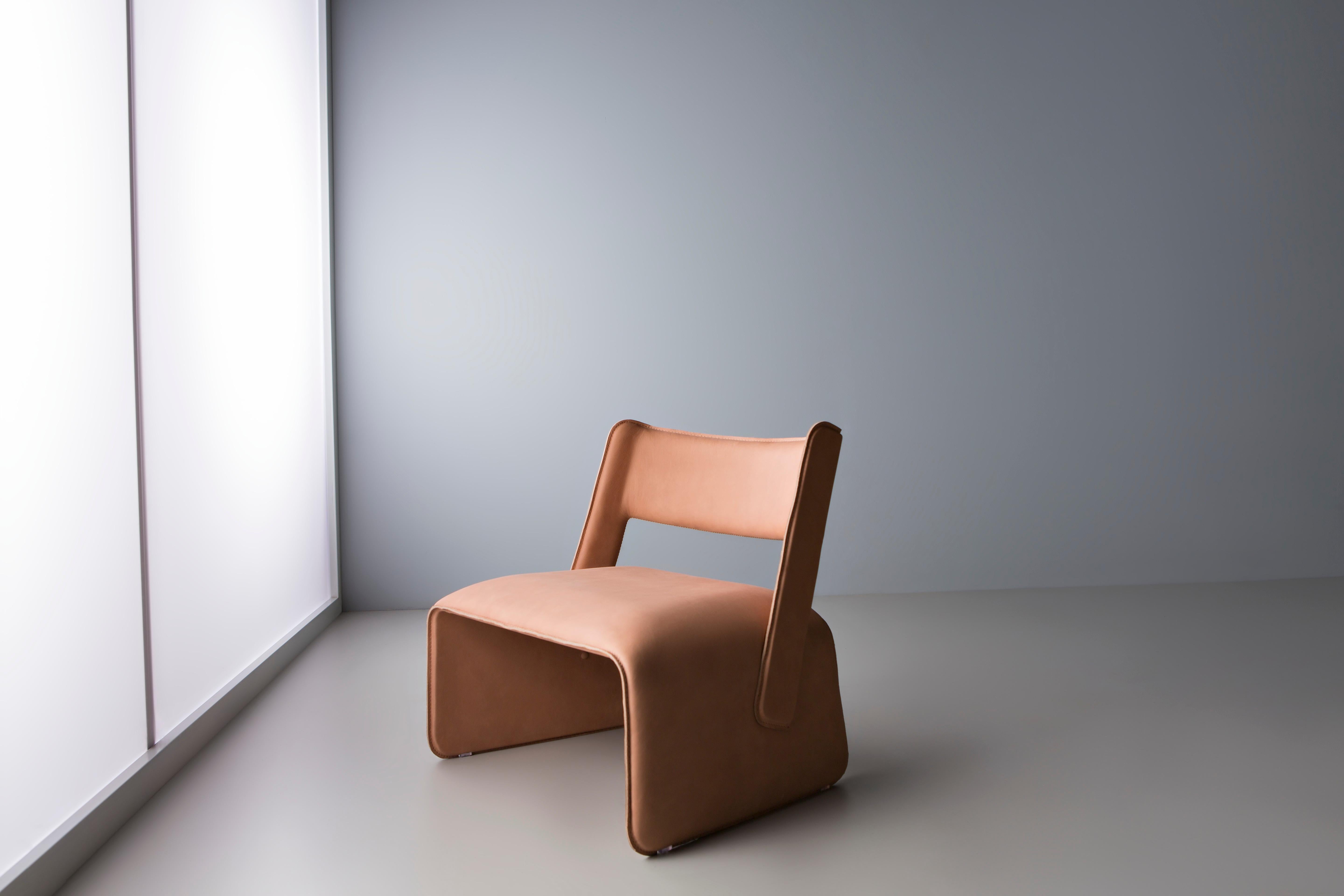 Vico Chair by Doimo Brasil
Dimensions: W 54 x D 60 x H 72 cm 
Materials: Metal, natural leather. 

With the intention of providing good taste and personality, Doimo deciphers trends and follows the evolution of man and his space. To this end, it