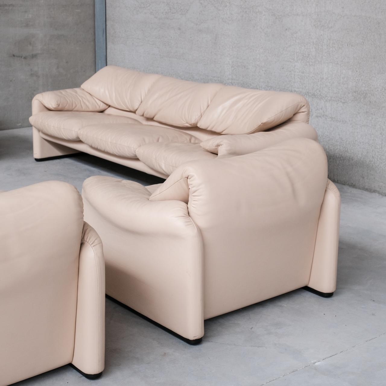 Suite aus Sofas und Sesseln „Maralunga“ von Vico Magisretti für Cassina im Angebot 5