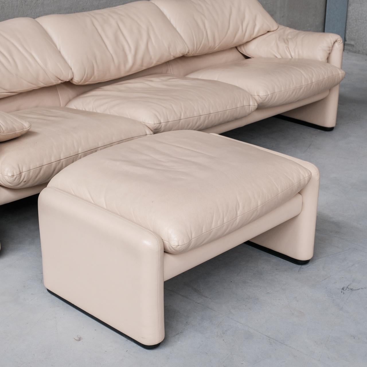 Vico Magisretti 'Maralunga' Suite of Sofas and Armchairs for Cassina For Sale 10