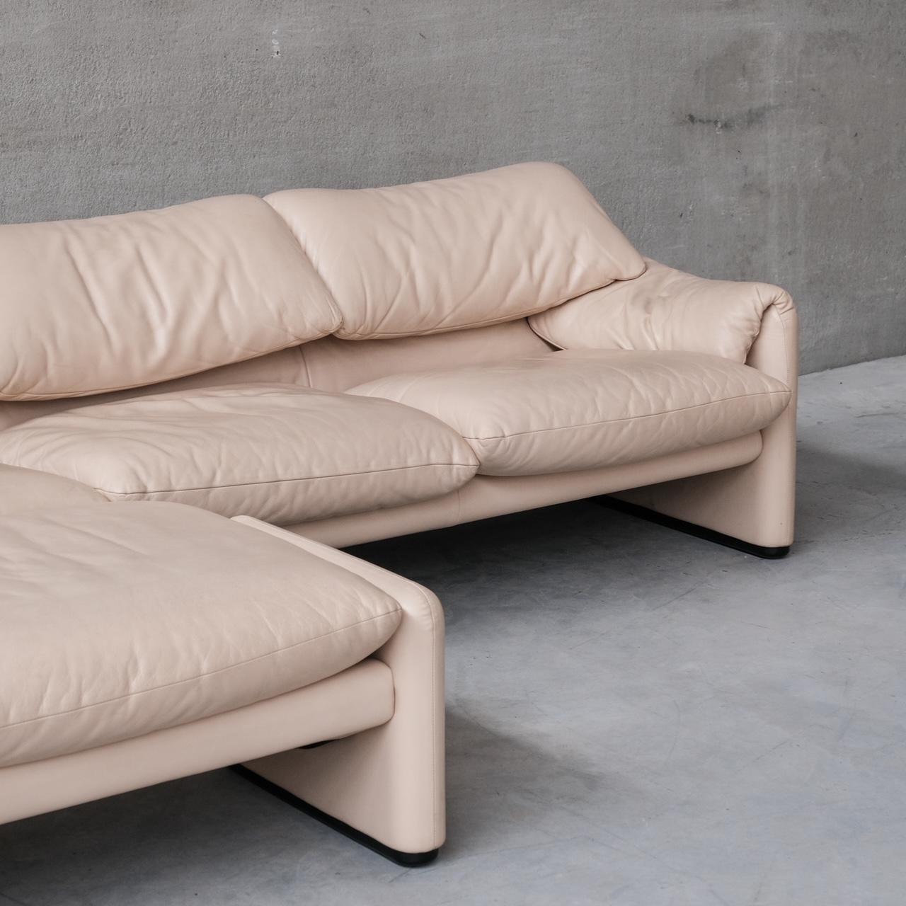 Suite aus Sofas und Sesseln „Maralunga“ von Vico Magisretti für Cassina (Ende des 20. Jahrhunderts) im Angebot