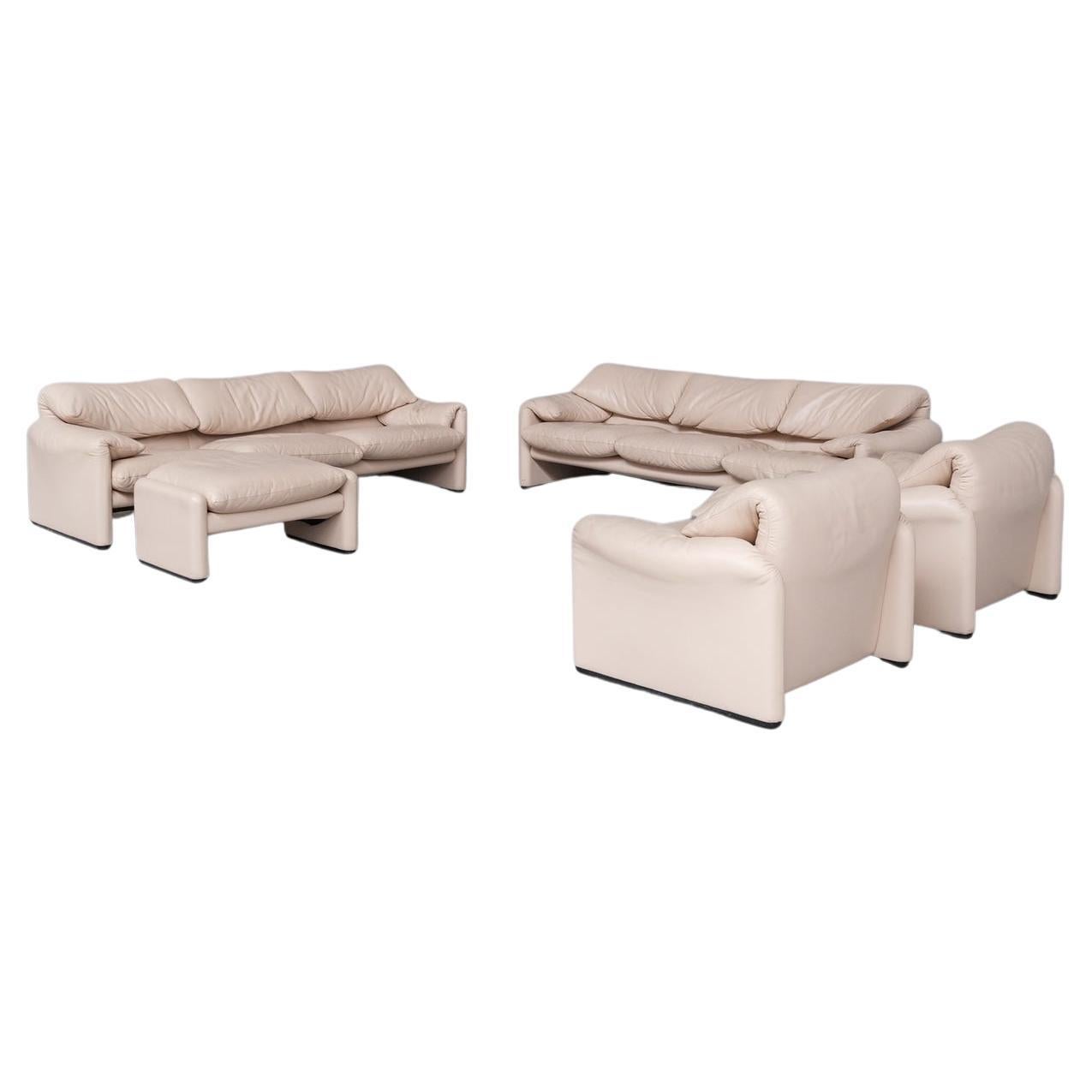 Vico Magisretti 'Maralunga' Suite of Sofas and Armchairs for Cassina For Sale