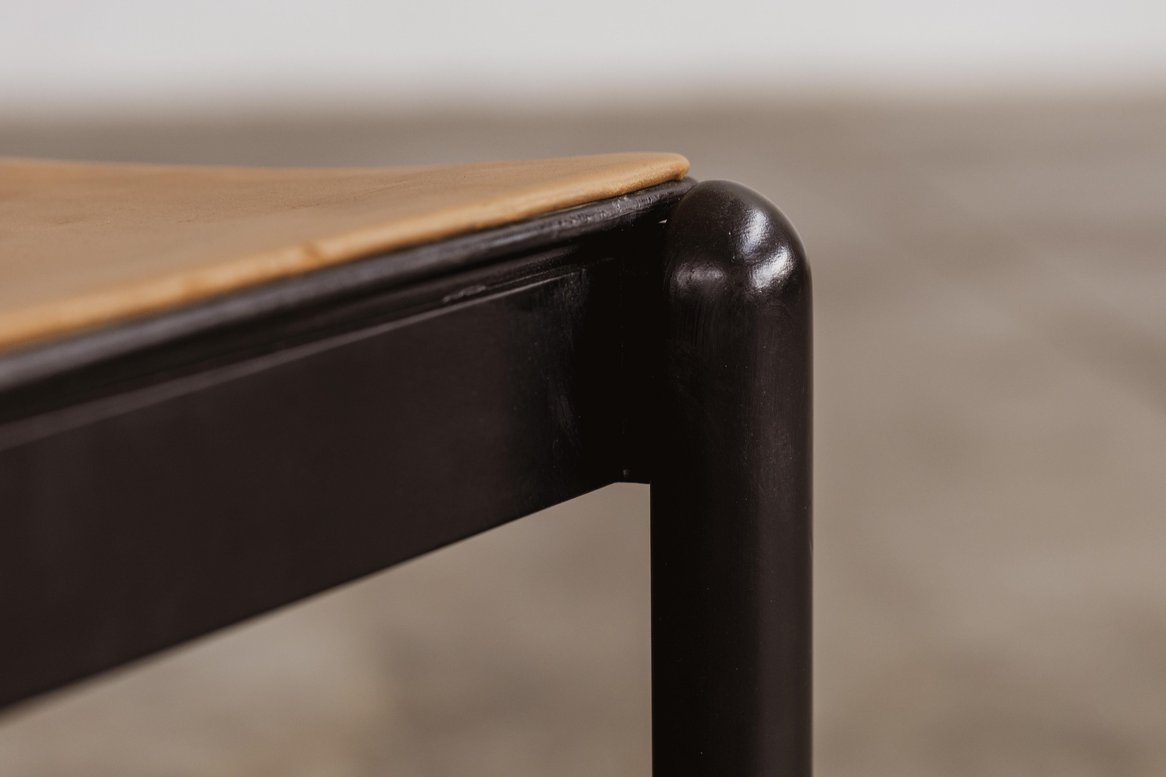 Stühle „122“ von Vico Magistretti für Cassina, 1967, 2er-Set, Set im Angebot 3