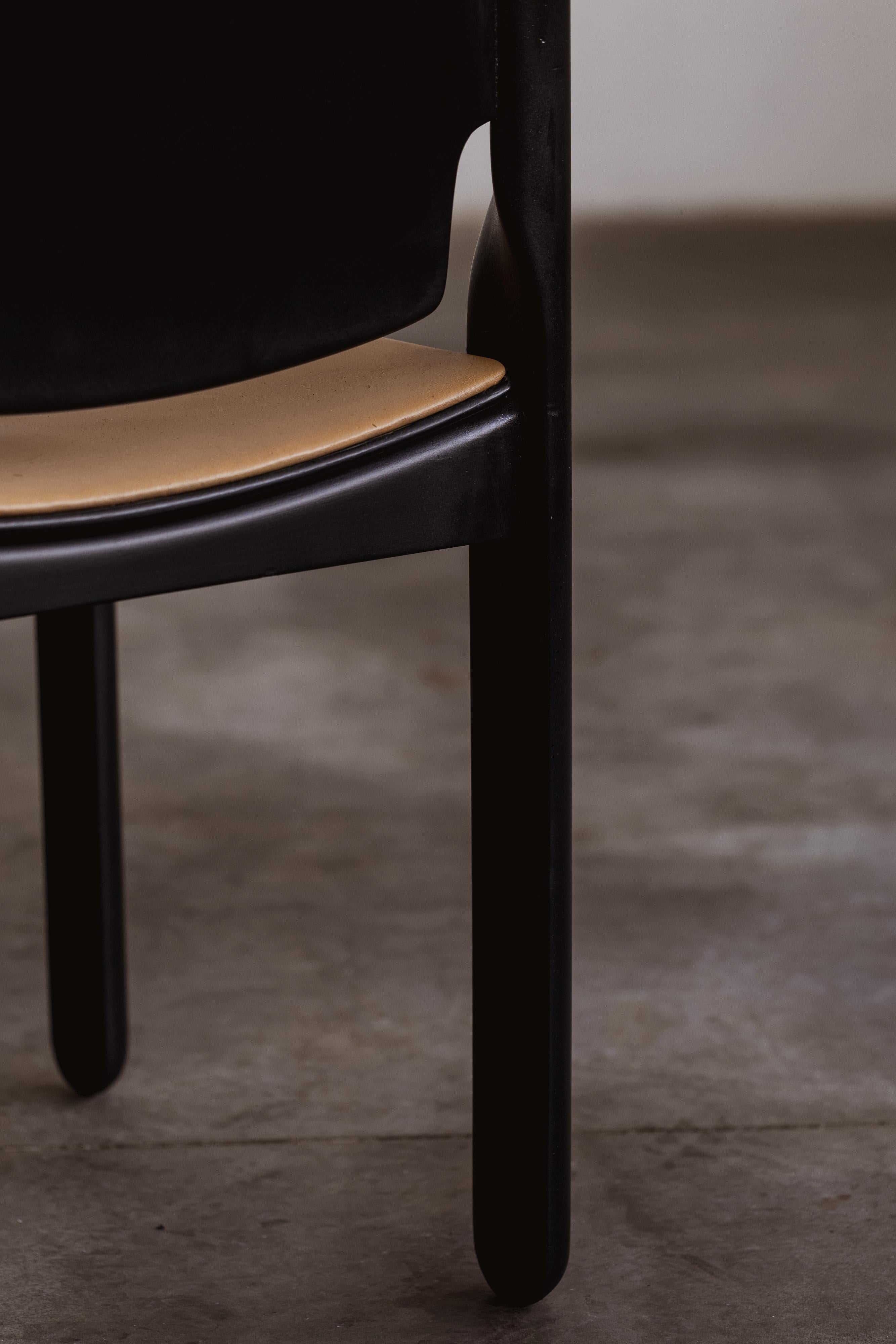 Stühle „122“ von Vico Magistretti für Cassina, 1967, 2er-Set, Set (Mitte des 20. Jahrhunderts) im Angebot