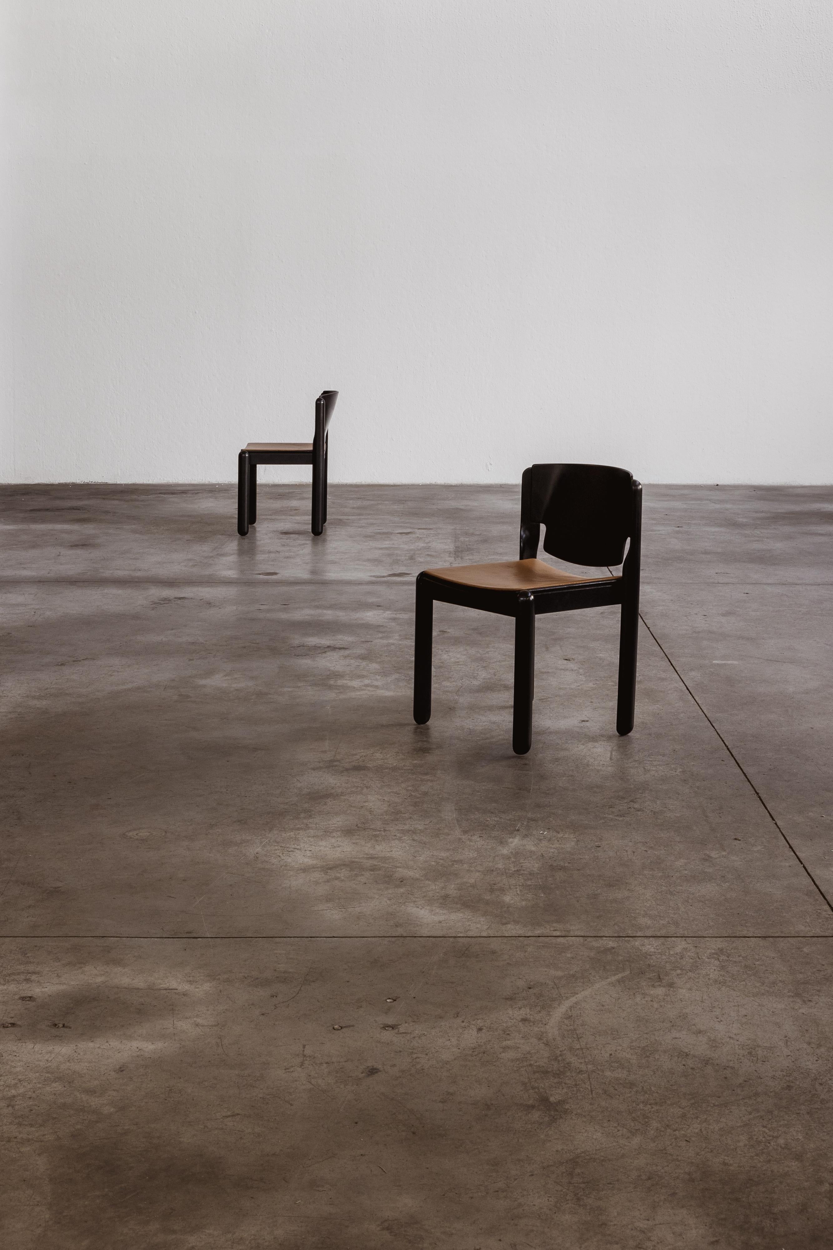 Stühle „122“ von Vico Magistretti für Cassina, 1967, 2er-Set, Set im Angebot 1