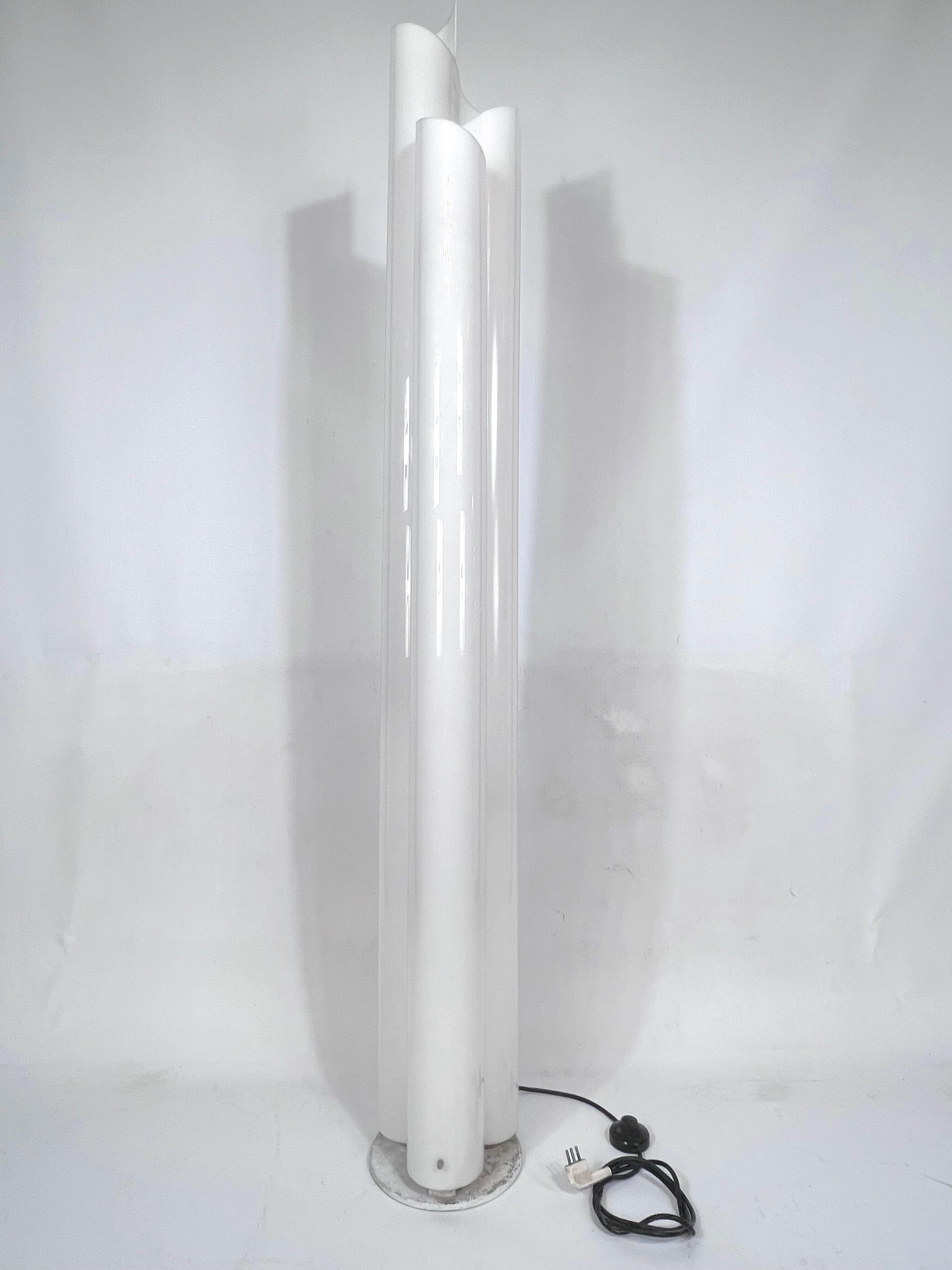 Great vintage condition for this 1st edition with neon of the iconic Chimera floor lamp designed by Vico Magistretti for Artemide and produced in Italy during the 60s. Metal base with evident trace of age and use. Plexiglass diffuser with no cracks