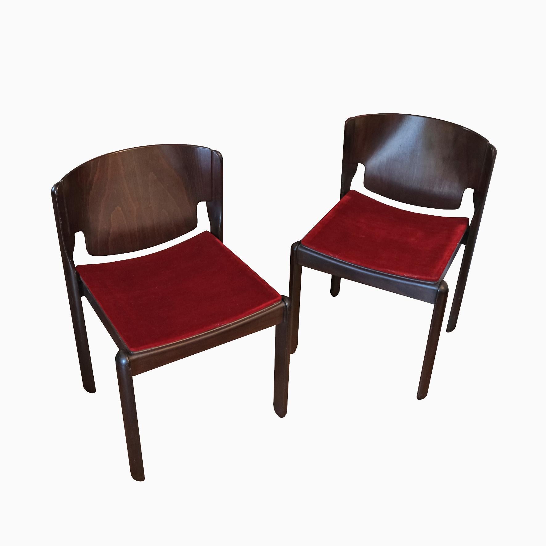 A pair of dark brown walnut stackable dining chairs. Each with a bent plywood back, the seat upholstered with burgundy velvet on four feet.
Manufactured by Cassina.
Italy.
1967.
Provenance
Private collection
Literature
Domus 444, November 1966,