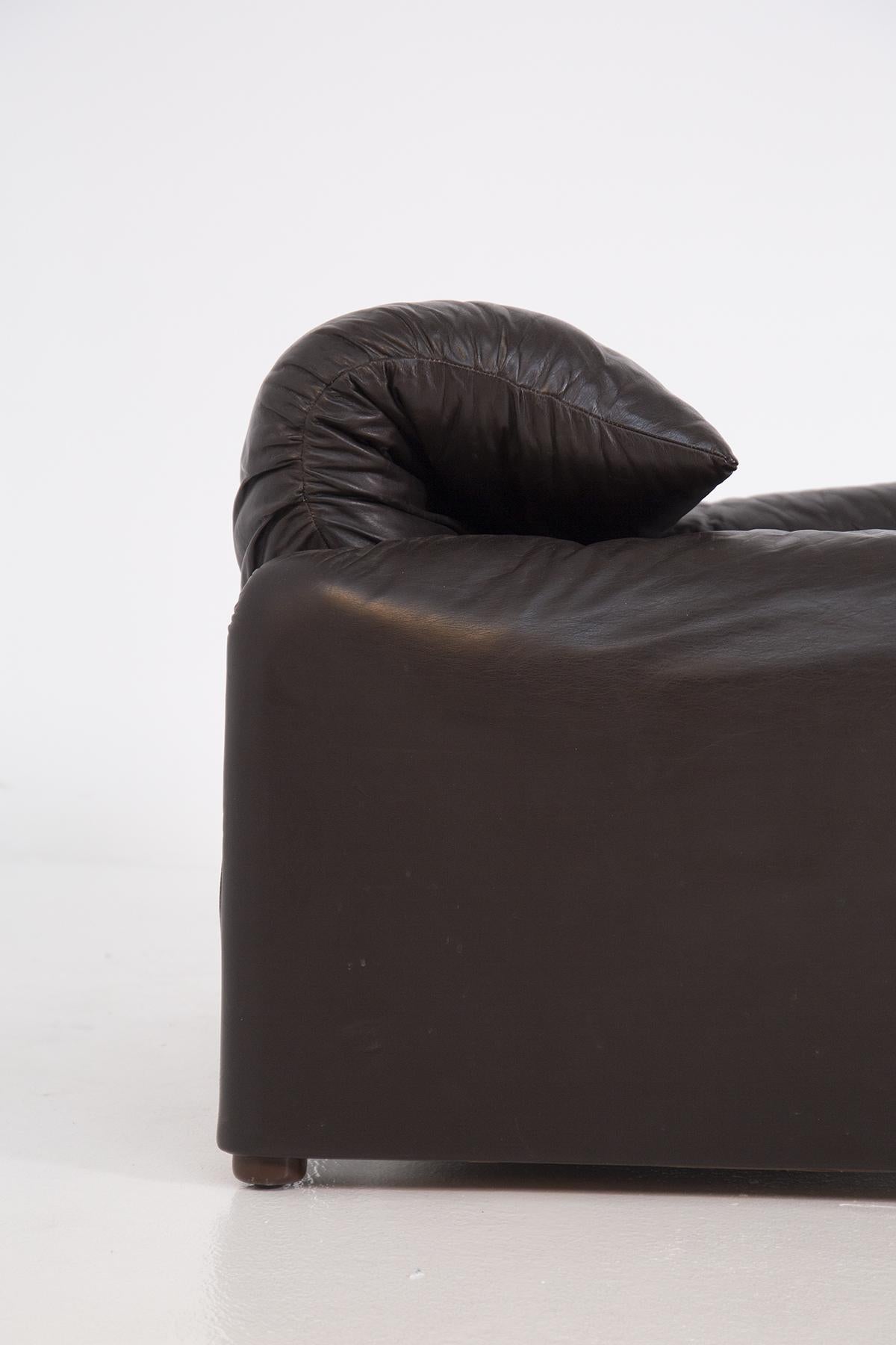 Vico Magistretti Armchair and Ottoman in Leather for Cassina, First Edition 9