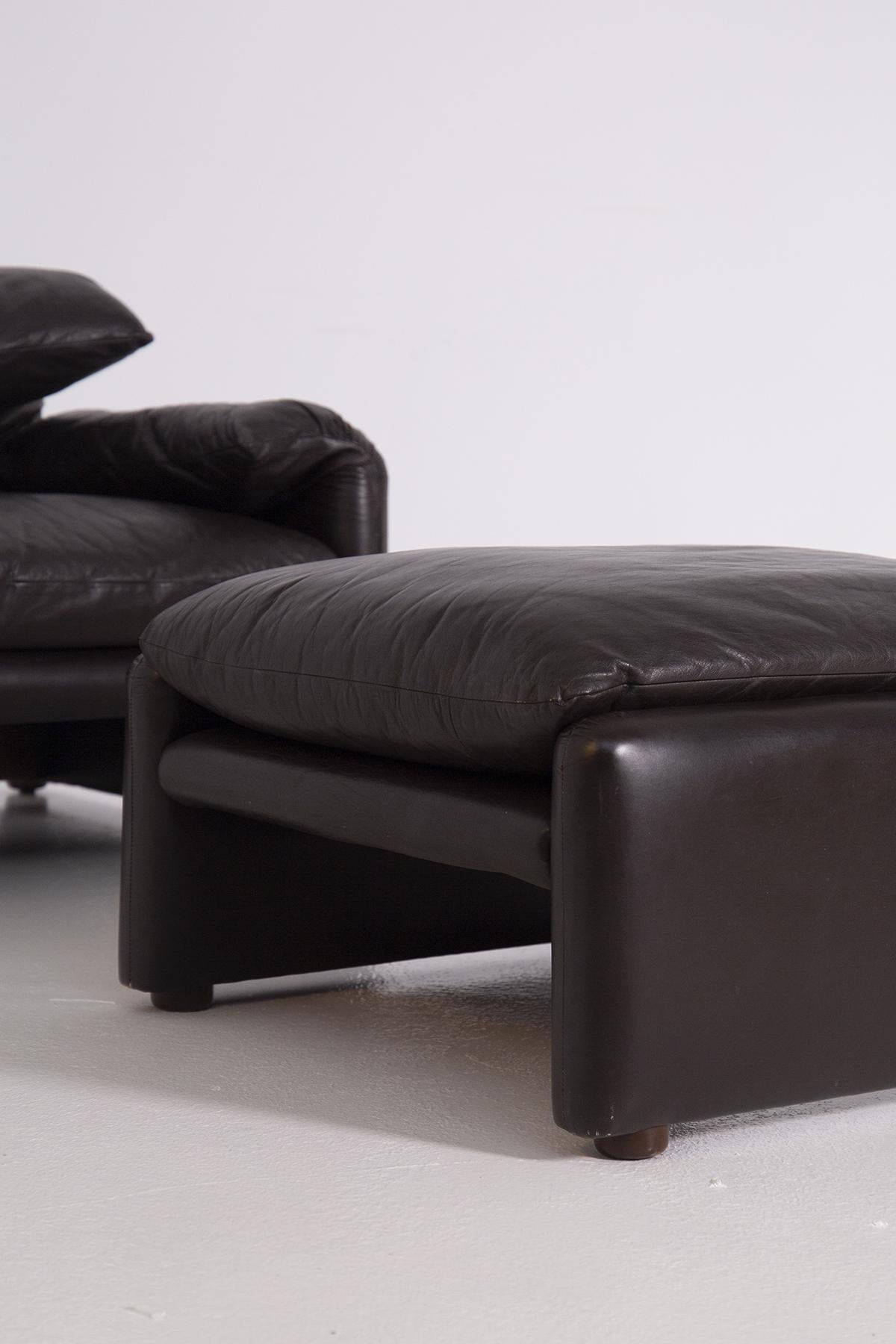 Late 20th Century Vico Magistretti Armchair and Ottoman in Leather for Cassina, First Edition