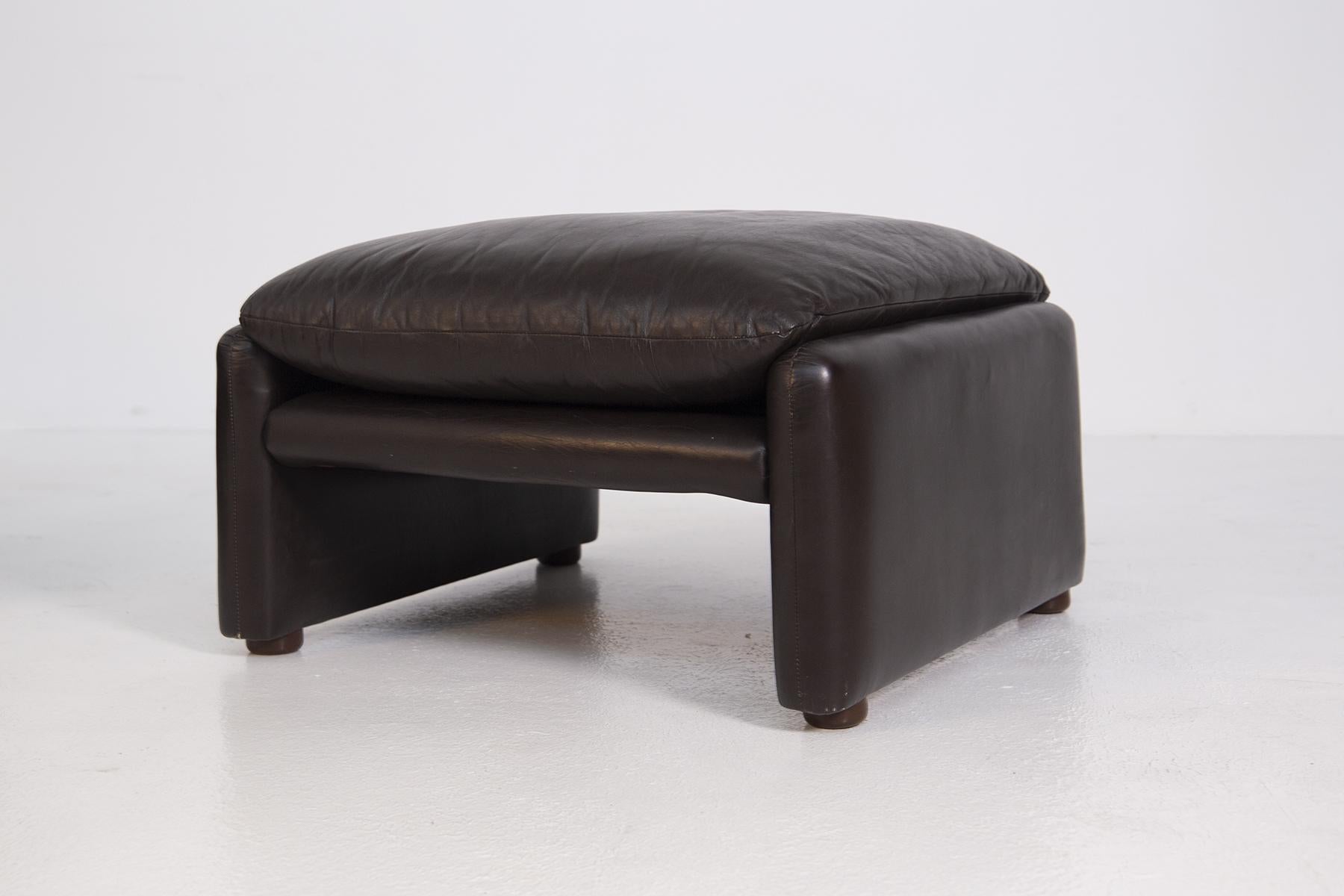 Vico Magistretti Armchair and Ottoman in Leather for Cassina, First Edition 2