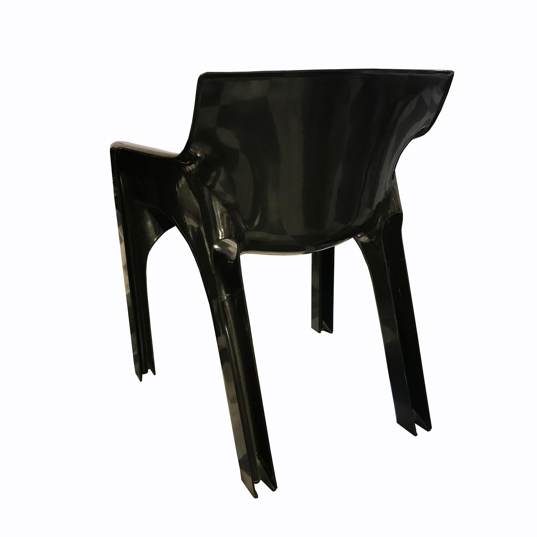 A black ABS armchair. With a bent back on four feet.
Manufactured by Artemide.
Marked underneath: “ SPA Artemide Milano, Gaudi, Vico Magistretti, Made in Italy “.
Italy,
1971.

Provenance
Private collection

Literature
Italy: The New