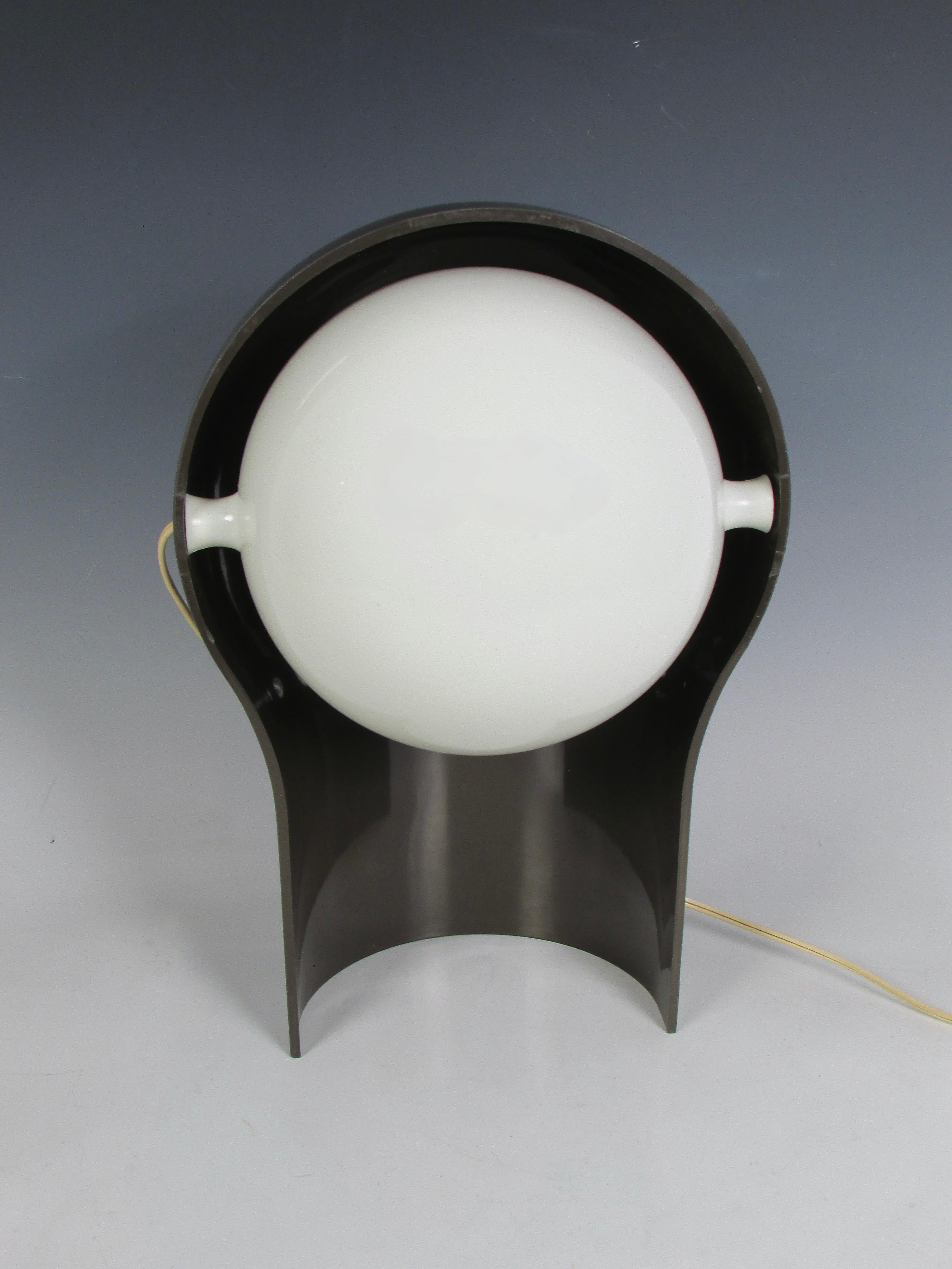 Vico Magistretti  Artemide 1960s adjustable Telegono table lamp  In Good Condition For Sale In Ferndale, MI