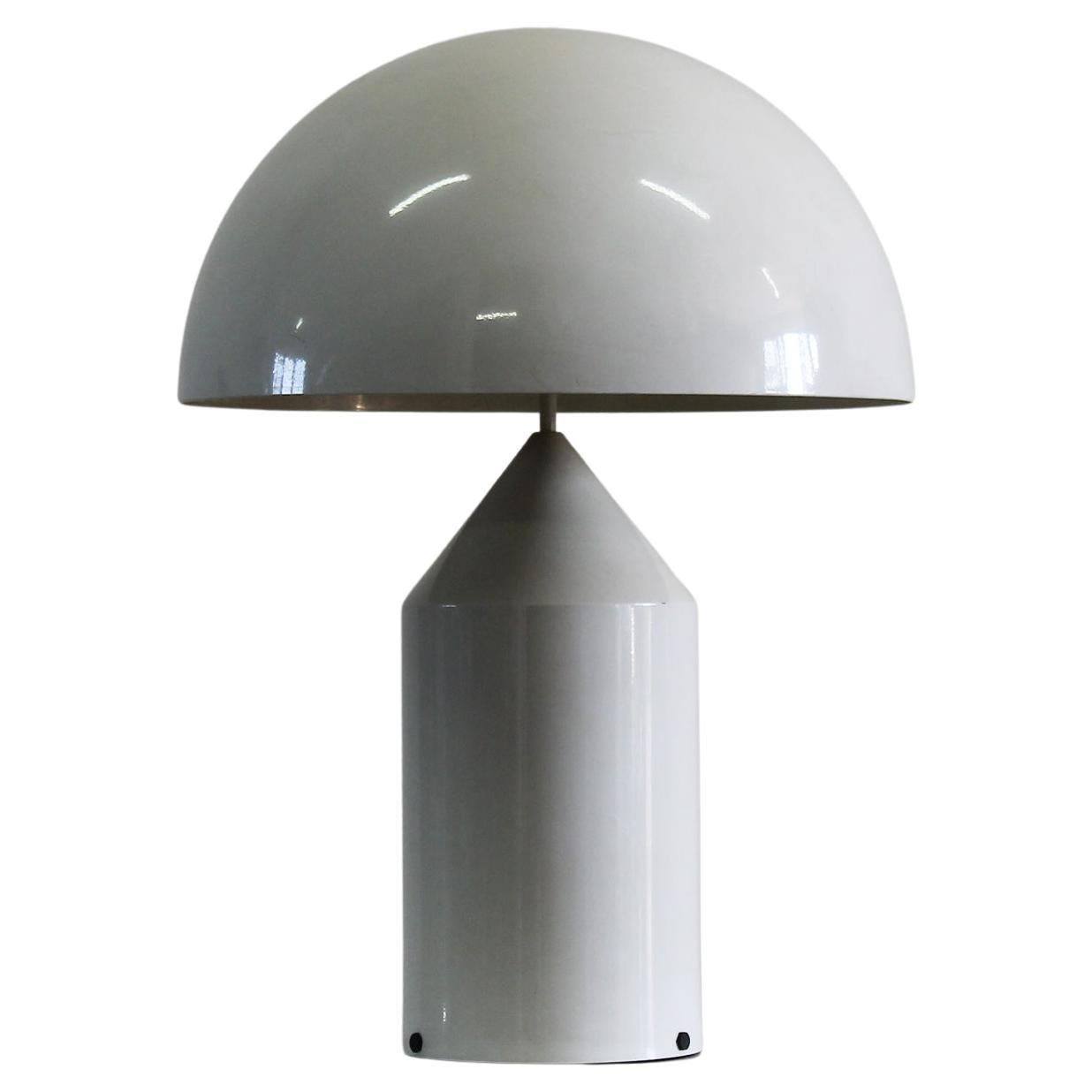 Vico Magistretti Atollo Tischlampe aus weiß lackiertem Metall von Oluce, 1970er Jahre