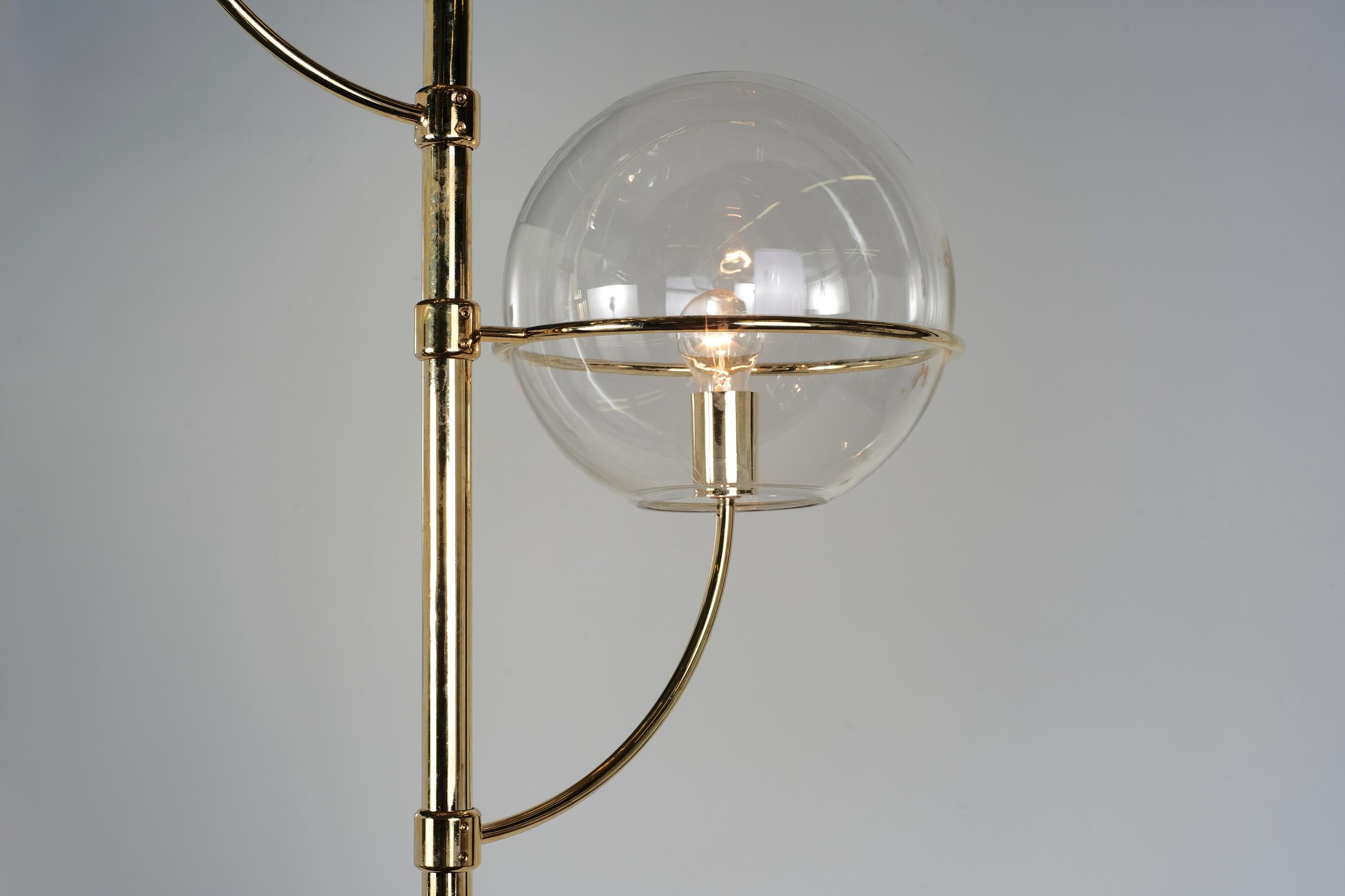 Mid-Century Modern Vico Magistretti, Big Brass and Glass Chandelier Model Lyndon for Oluce, 1977
