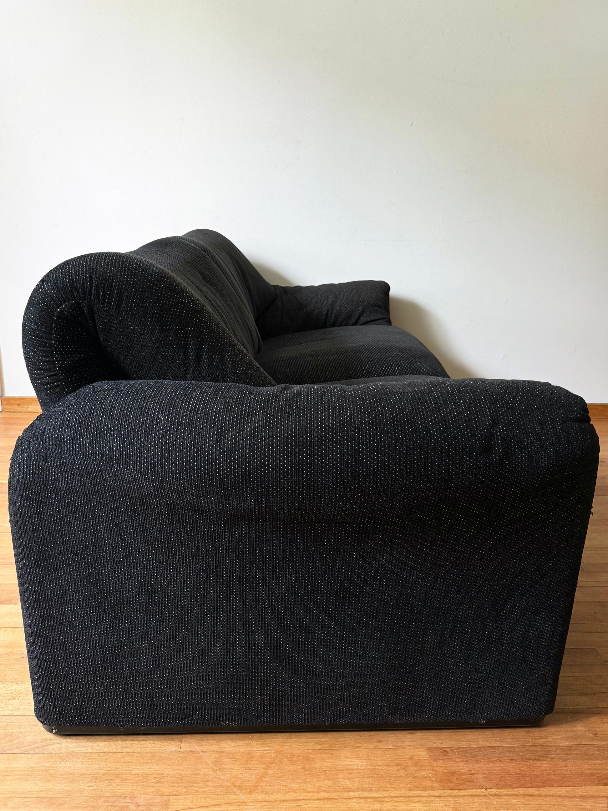 Vico Magistretti Loveseat Negro de 2 Plazas Sofá Maralunga Cassina, Italia, Años 80 Posmoderno en venta