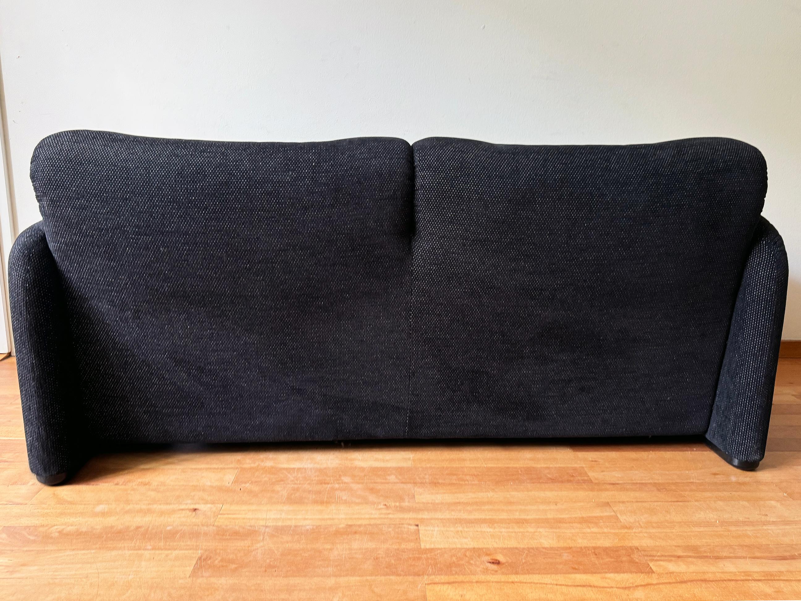 Vico Magistretti Loveseat Negro de 2 Plazas Sofá Maralunga Cassina, Italia, Años 80 en Bueno estado para la venta en Basel, BS