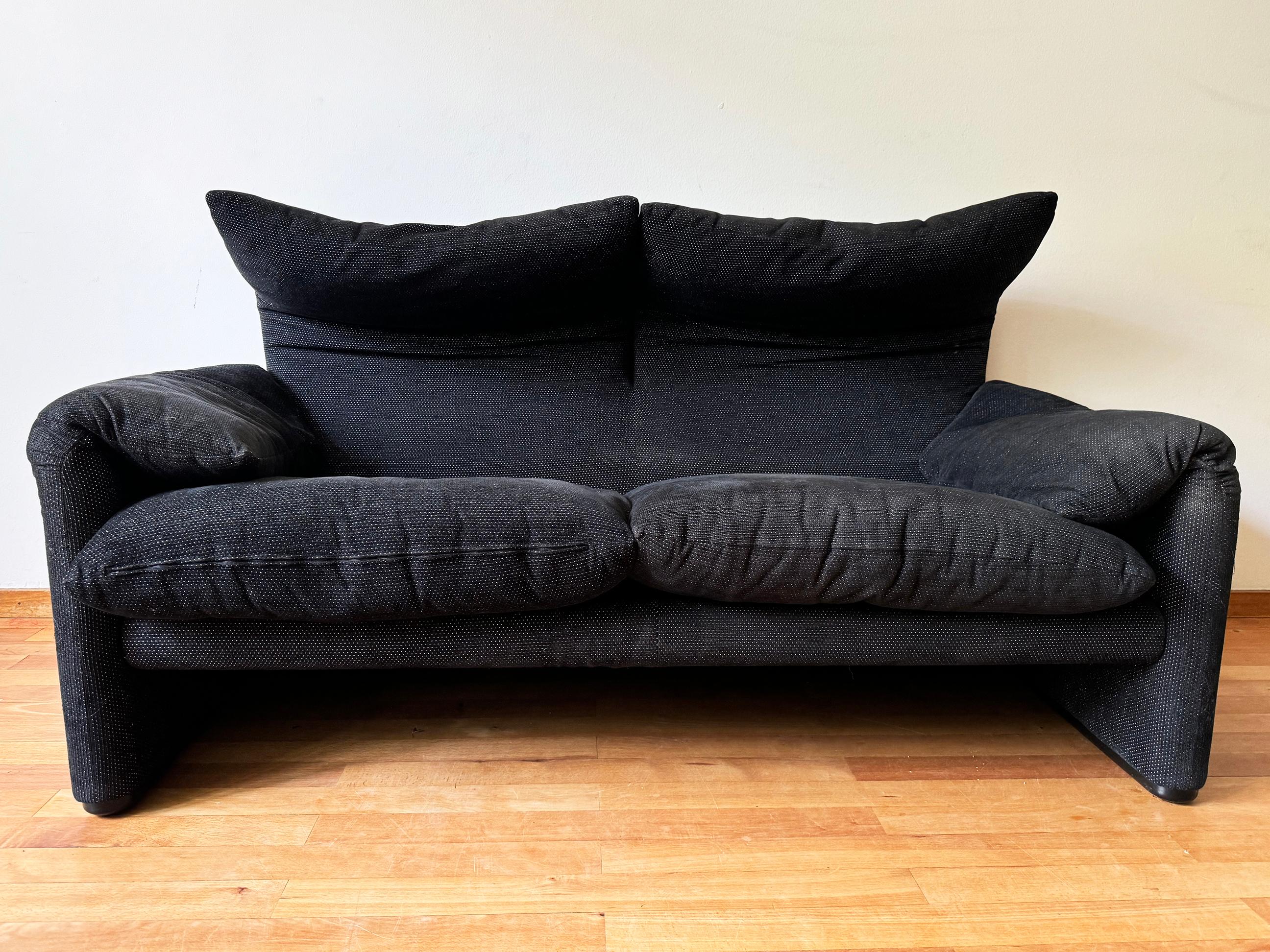Vico Magistretti Loveseat Negro de 2 Plazas Sofá Maralunga Cassina, Italia, Años 80 en venta 2