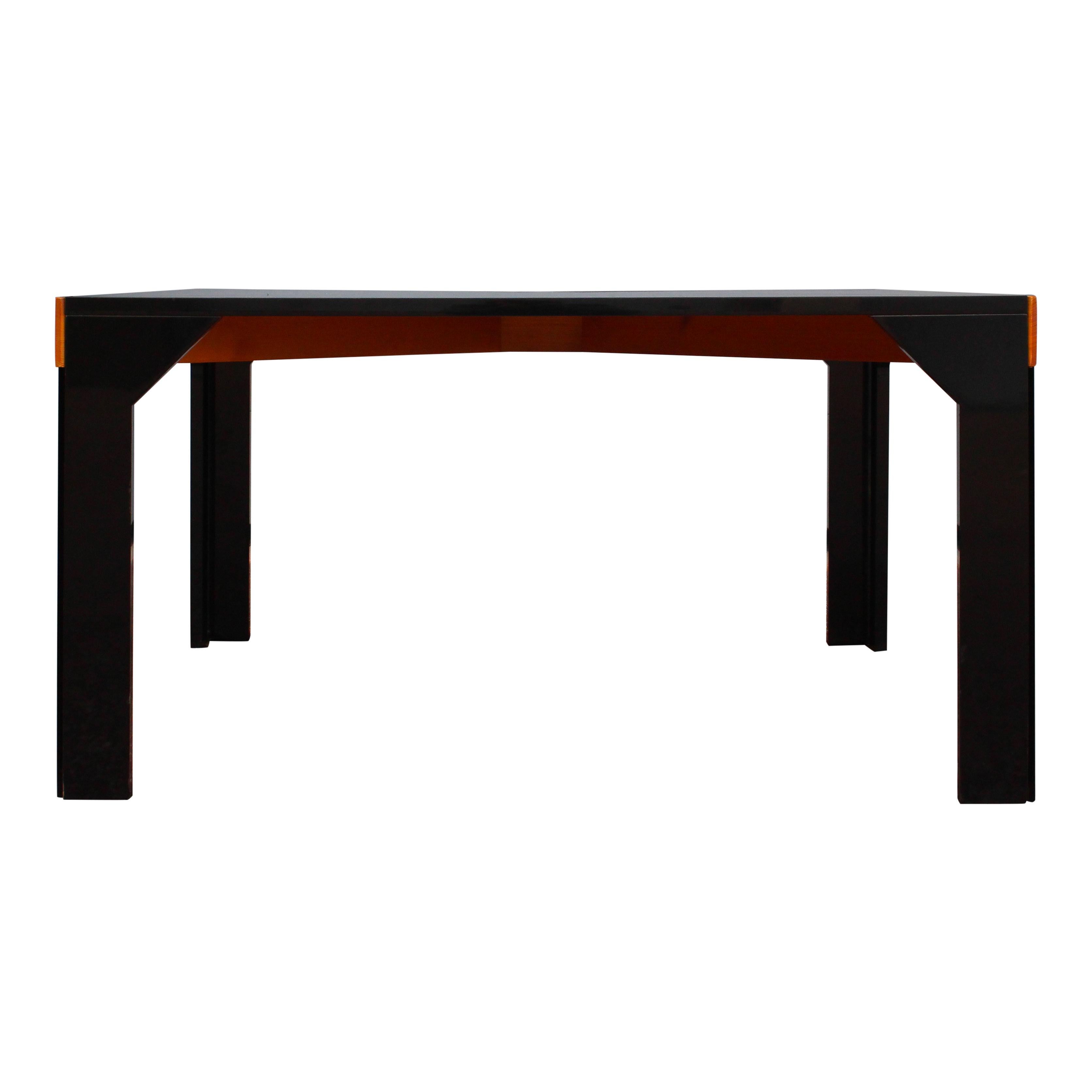 Mid-Century moderno Vico Magistretti Tavolo da pranzo Tema laccato nero per B&B Italia, 1974 in vendita