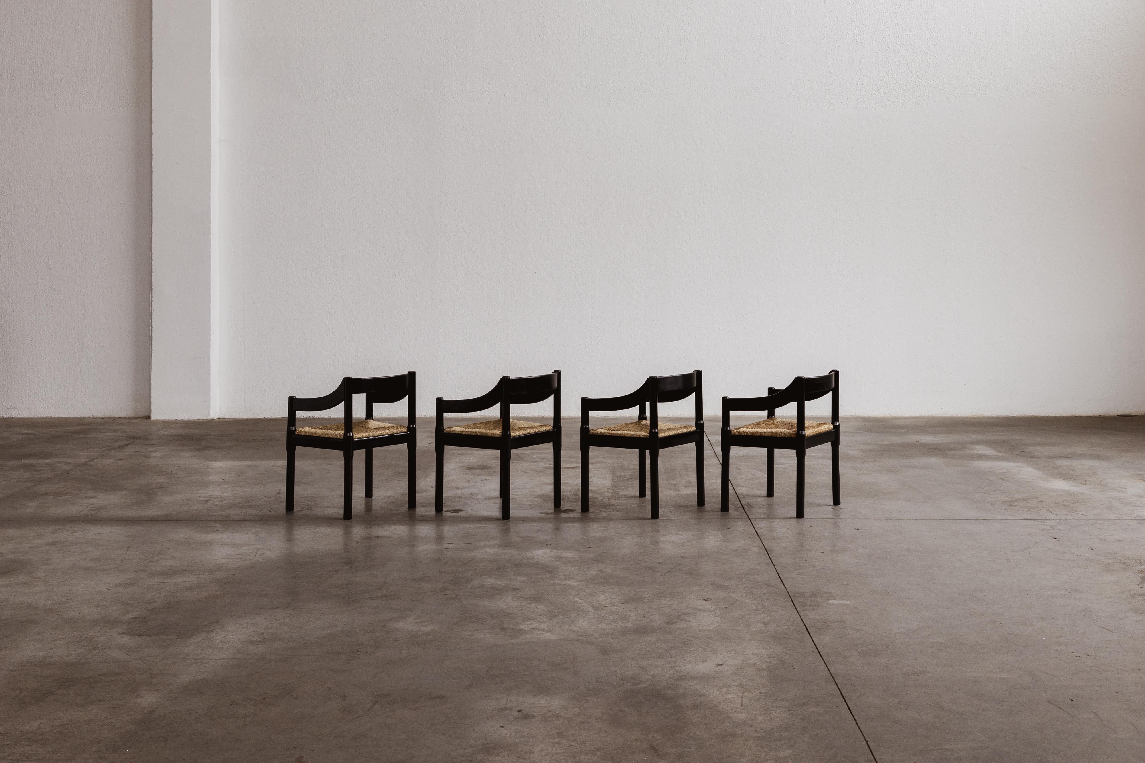 Vico Magistretti Carimate-Stühle für Cassina, Schwarzes Holz, 1960, 4er-Set im Zustand „Gut“ im Angebot in Lonigo, Veneto