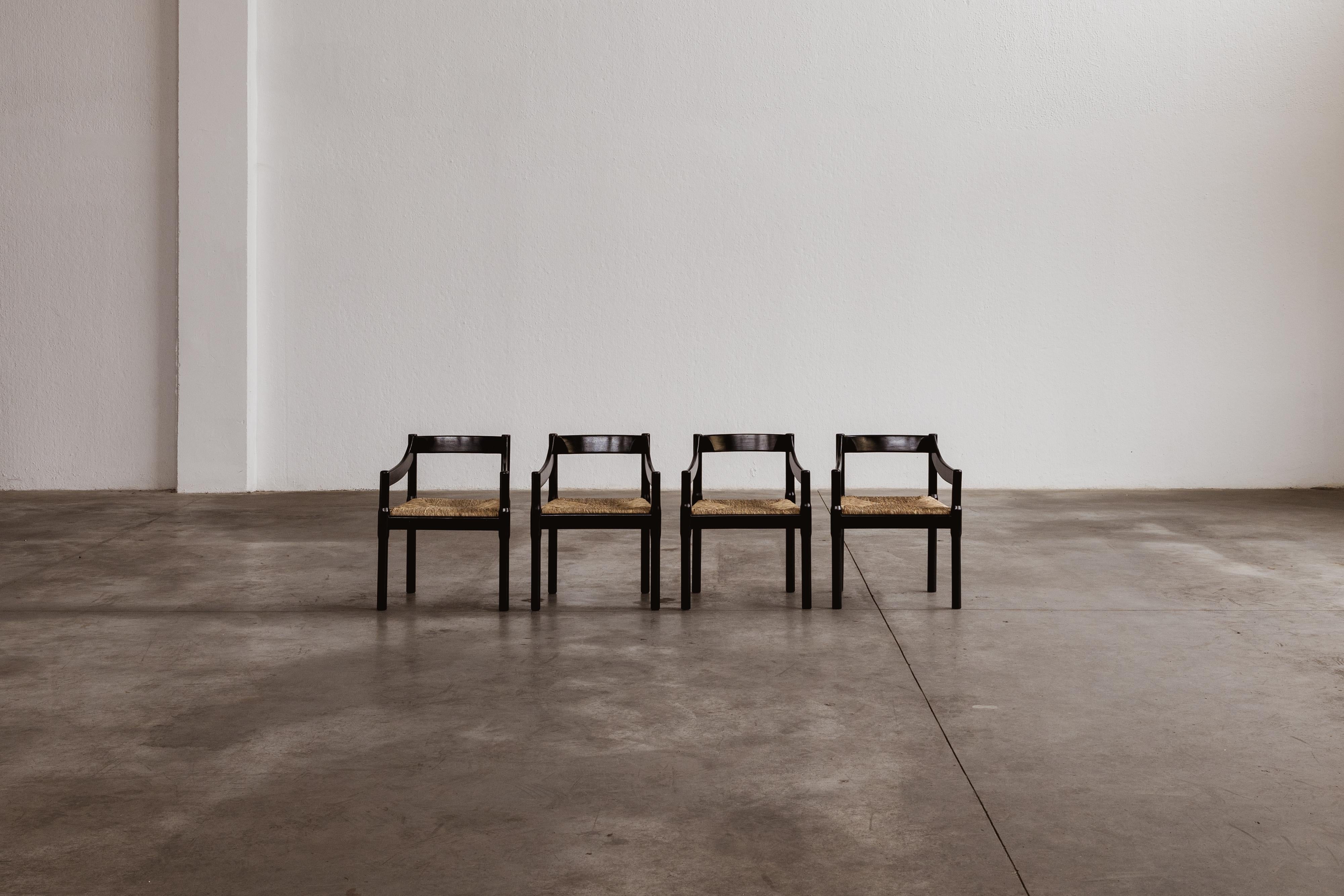 Vico Magistretti Carimate-Stühle für Cassina, Schwarzes Holz, 1960, 4er-Set im Angebot 1