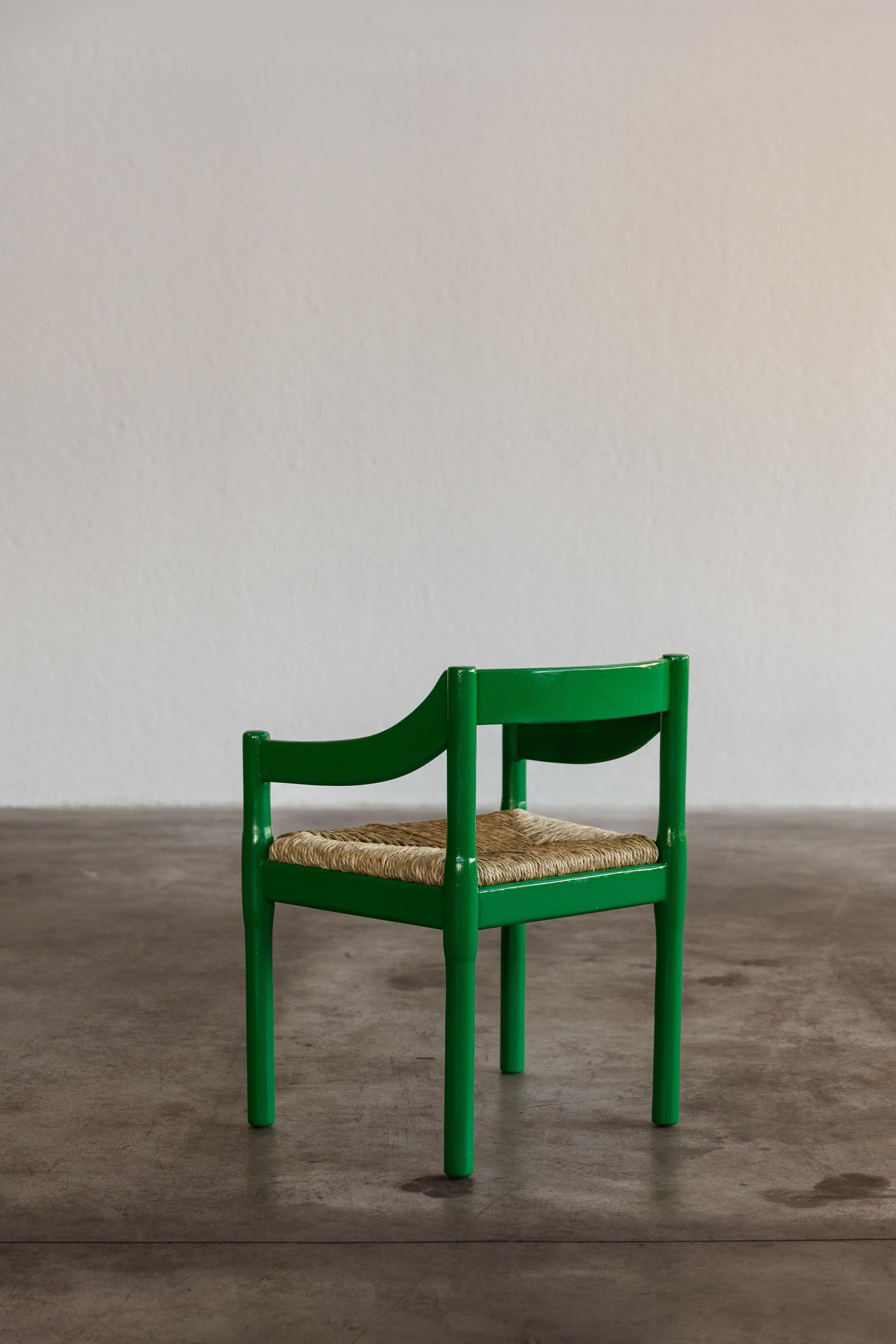 Esszimmerstuhl „Carimate“ von Vico Magistretti für Cassina, lackiertes Grün, 1960 (Italienisch) im Angebot