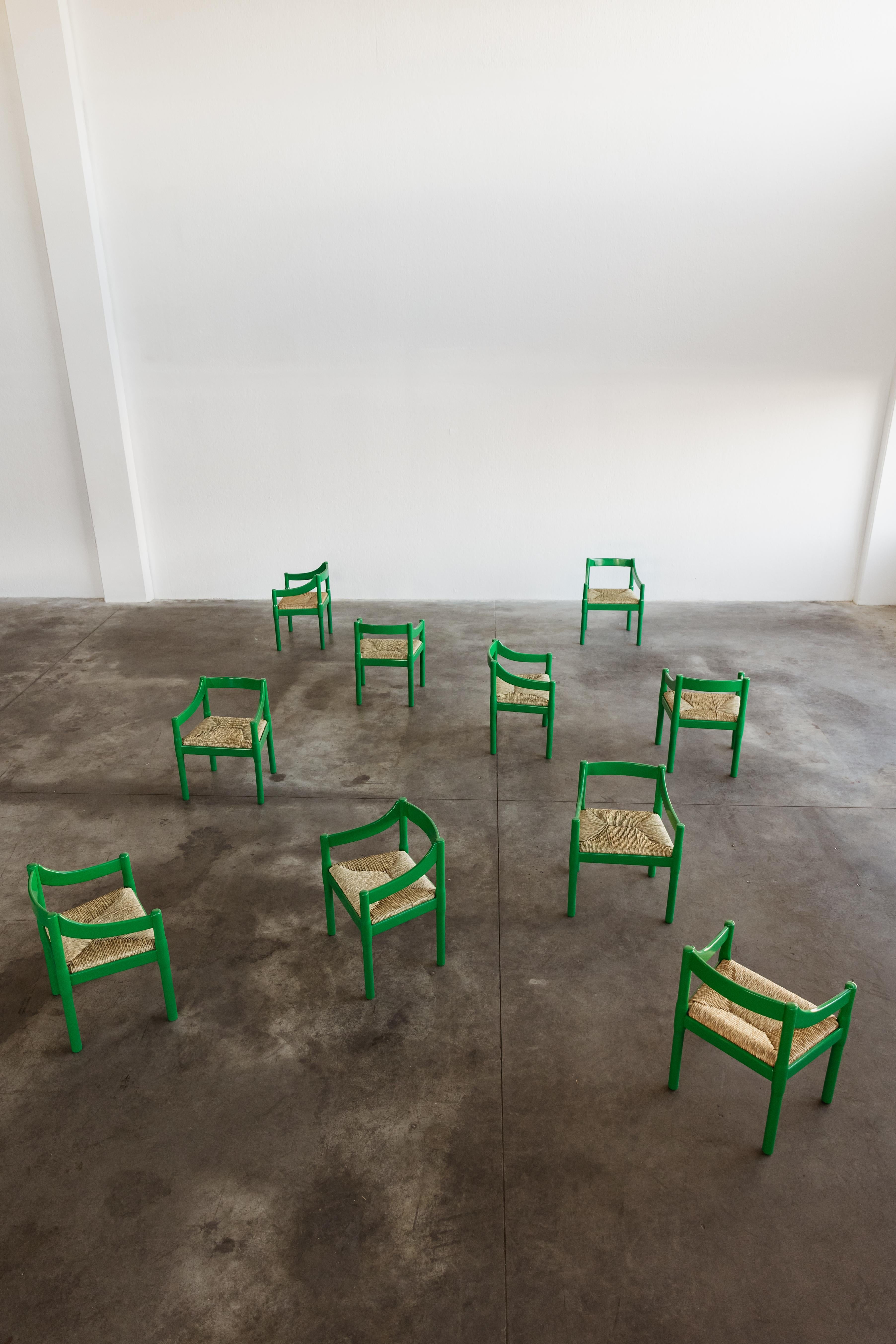 Esszimmerstühle „Carimate“ von Vico Magistretti für Cassina, 1960, 10er-Set (Italienisch) im Angebot