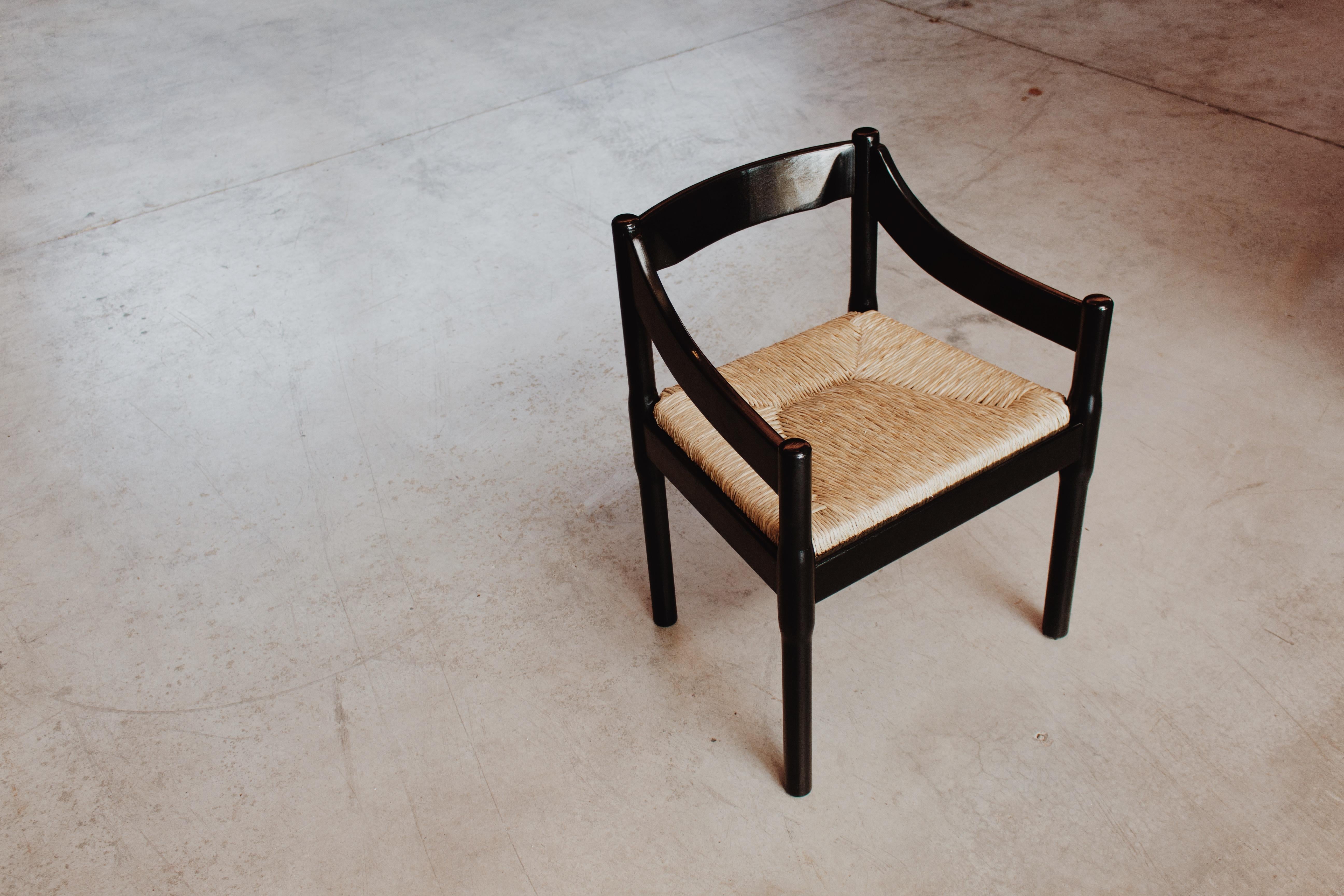 Esszimmerstühle „Carimate“ von Vico Magistretti für Cassina, 1960, 12er-Set (Stroh) im Angebot