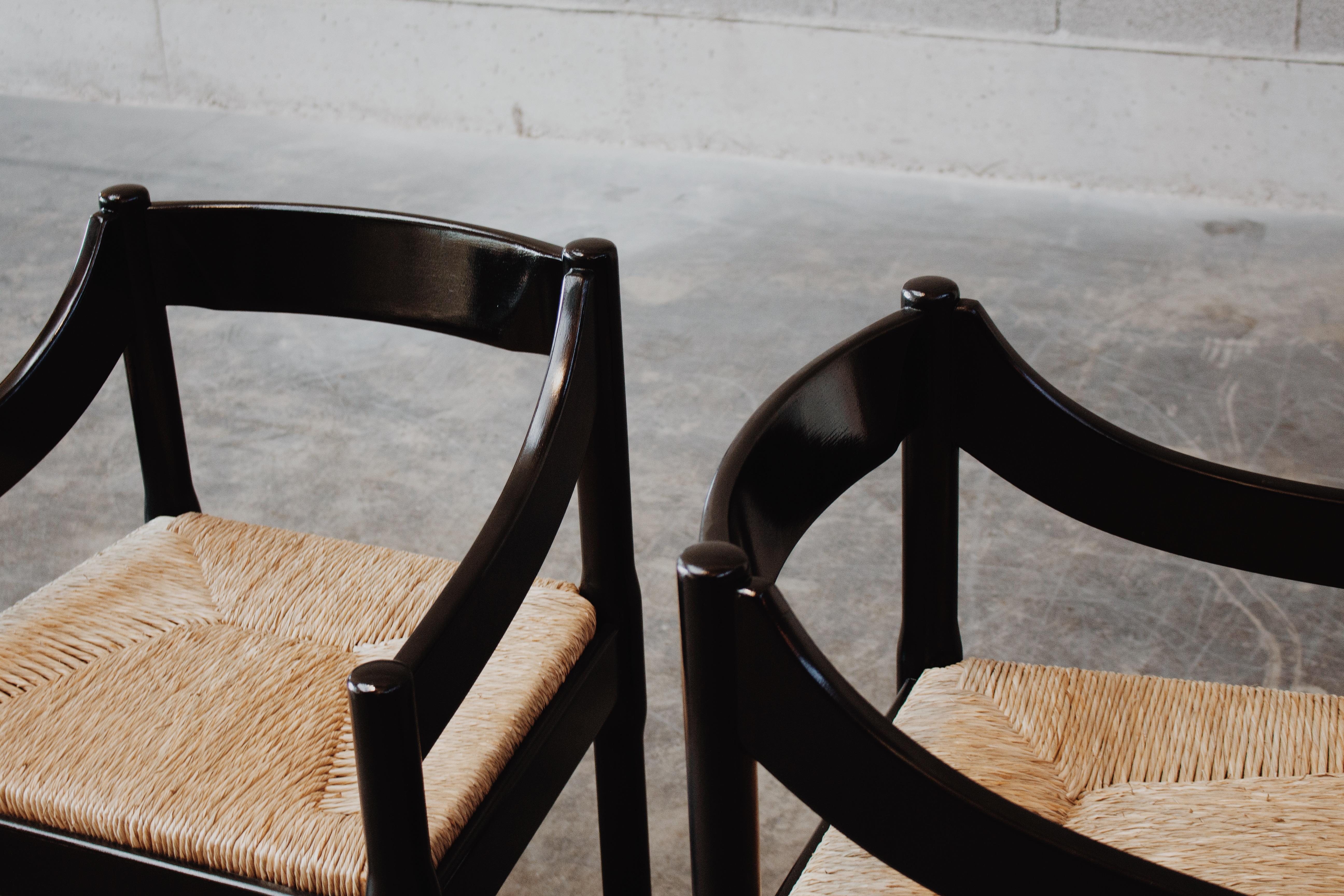 Esszimmerstühle „Carimate“ von Vico Magistretti für Cassina, 1960, 12er-Set (Moderne der Mitte des Jahrhunderts) im Angebot