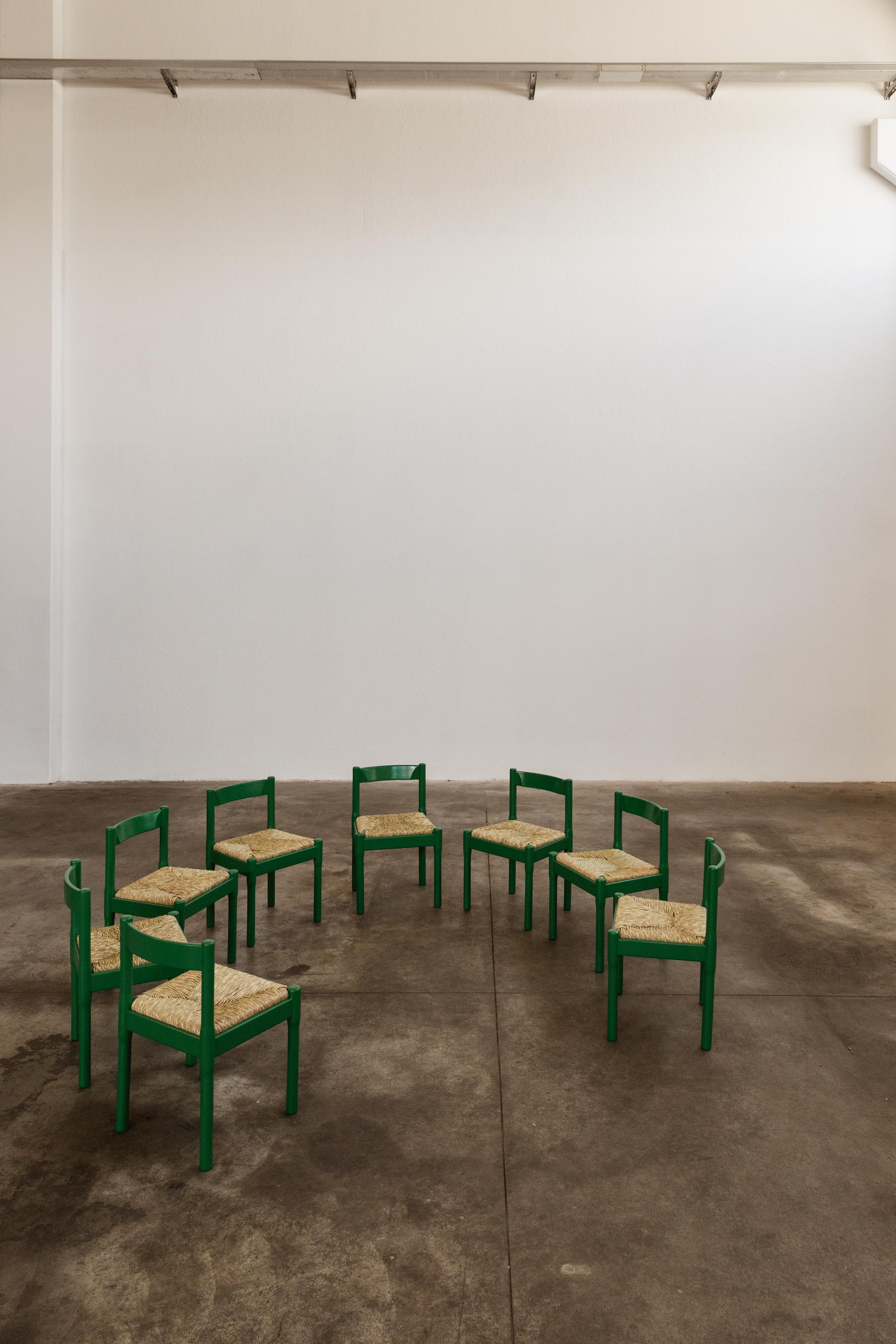 Esszimmerstühle „Carimate“ von Vico Magistretti für Cassina, 1960, 16er-Set (Mitte des 20. Jahrhunderts) im Angebot