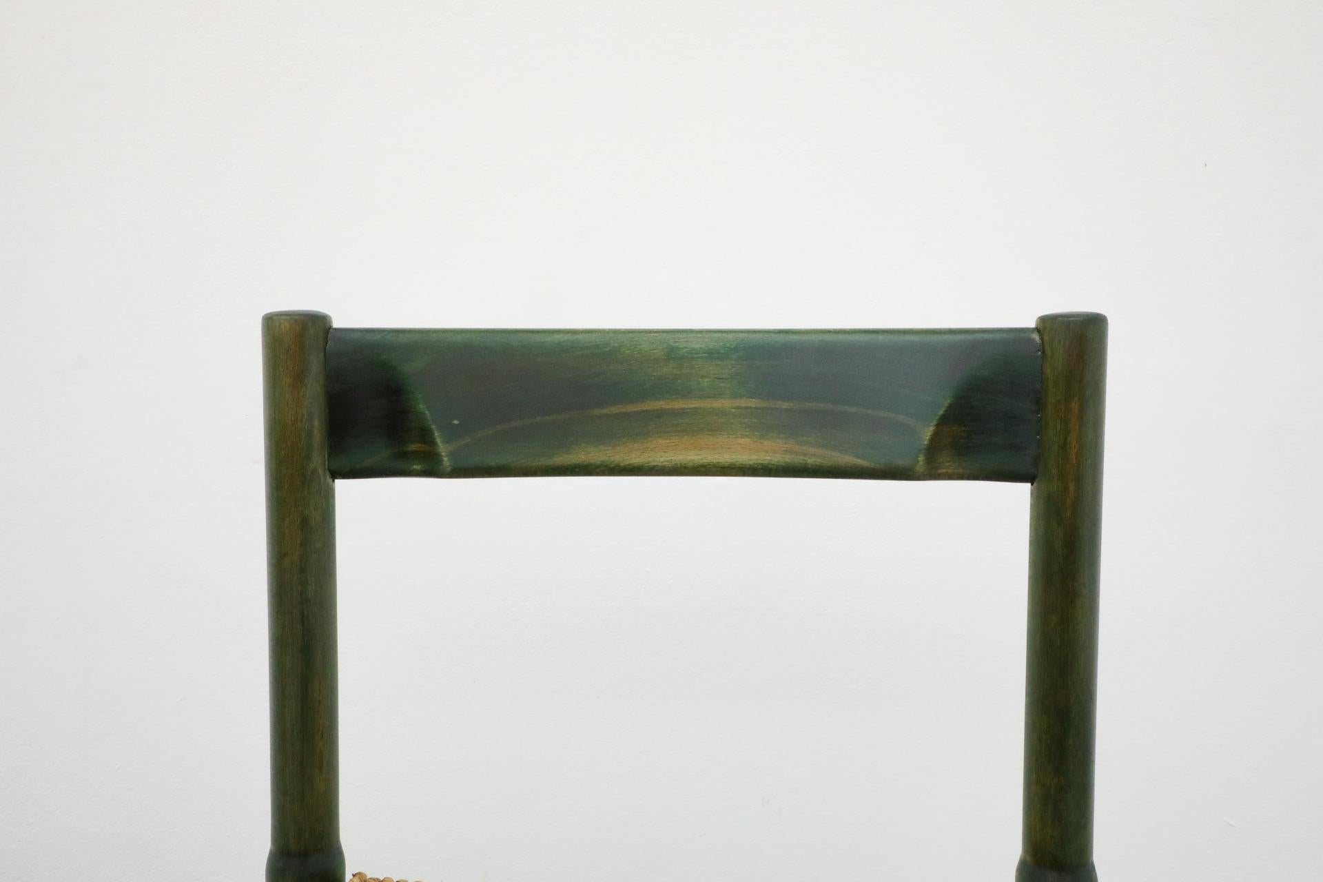 Vico Magistretti chaises de salle à manger Carimate en chêne teinté vert avec table assortie en vente 2