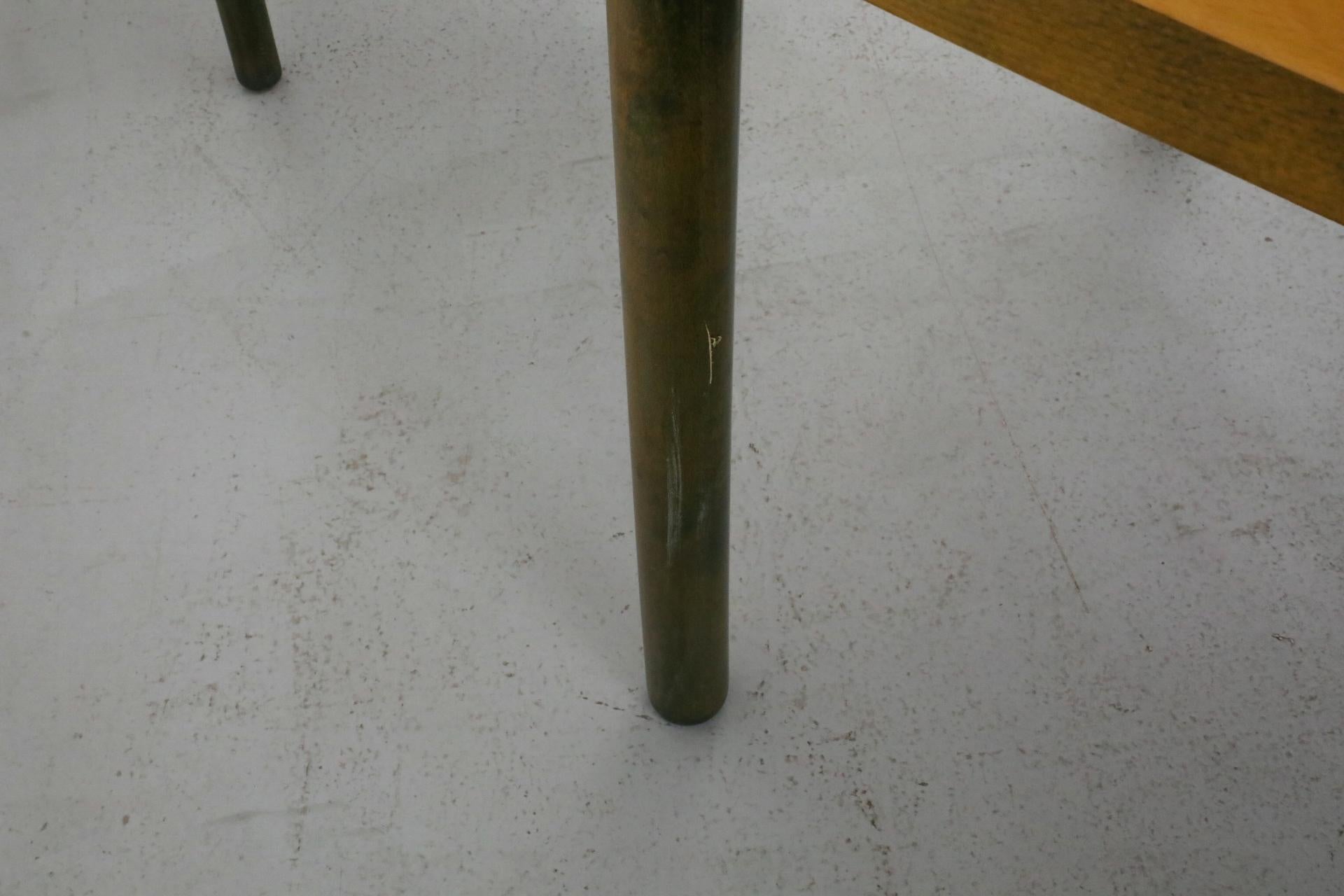 Vico Magistretti chaises de salle à manger Carimate en chêne teinté vert avec table assortie en vente 8