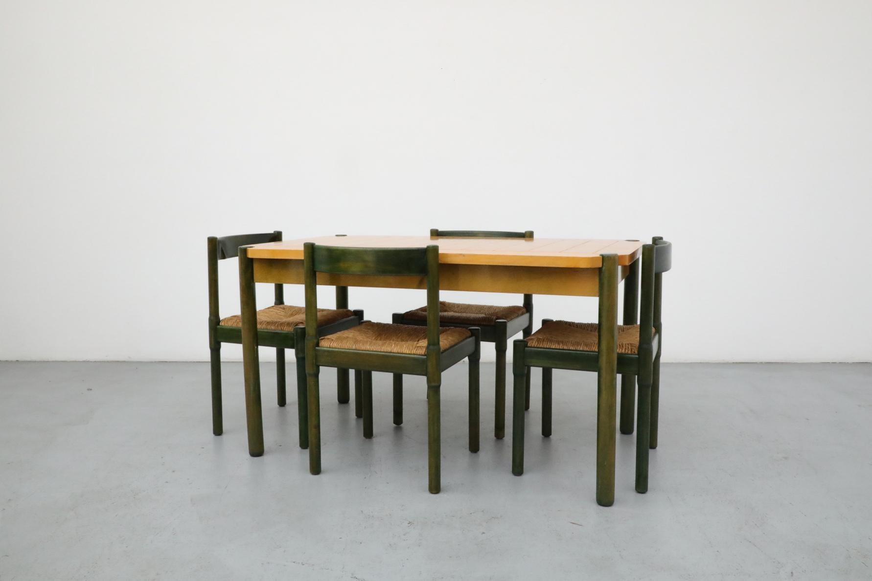 Mid-Century Modern Vico Magistretti chaises de salle à manger Carimate en chêne teinté vert avec table assortie en vente