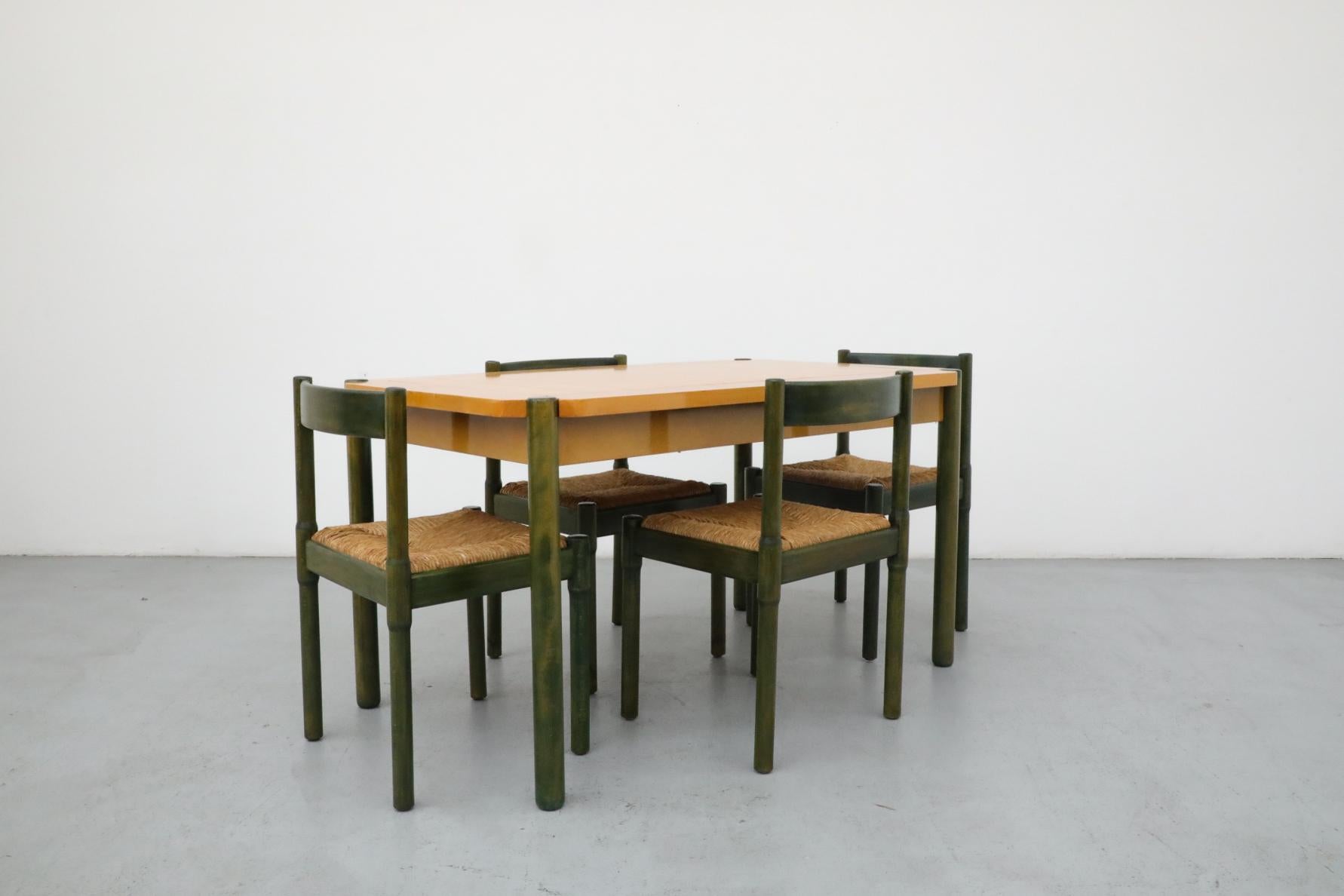 Vico Magistretti chaises de salle à manger Carimate en chêne teinté vert avec table assortie Bon état - En vente à Los Angeles, CA