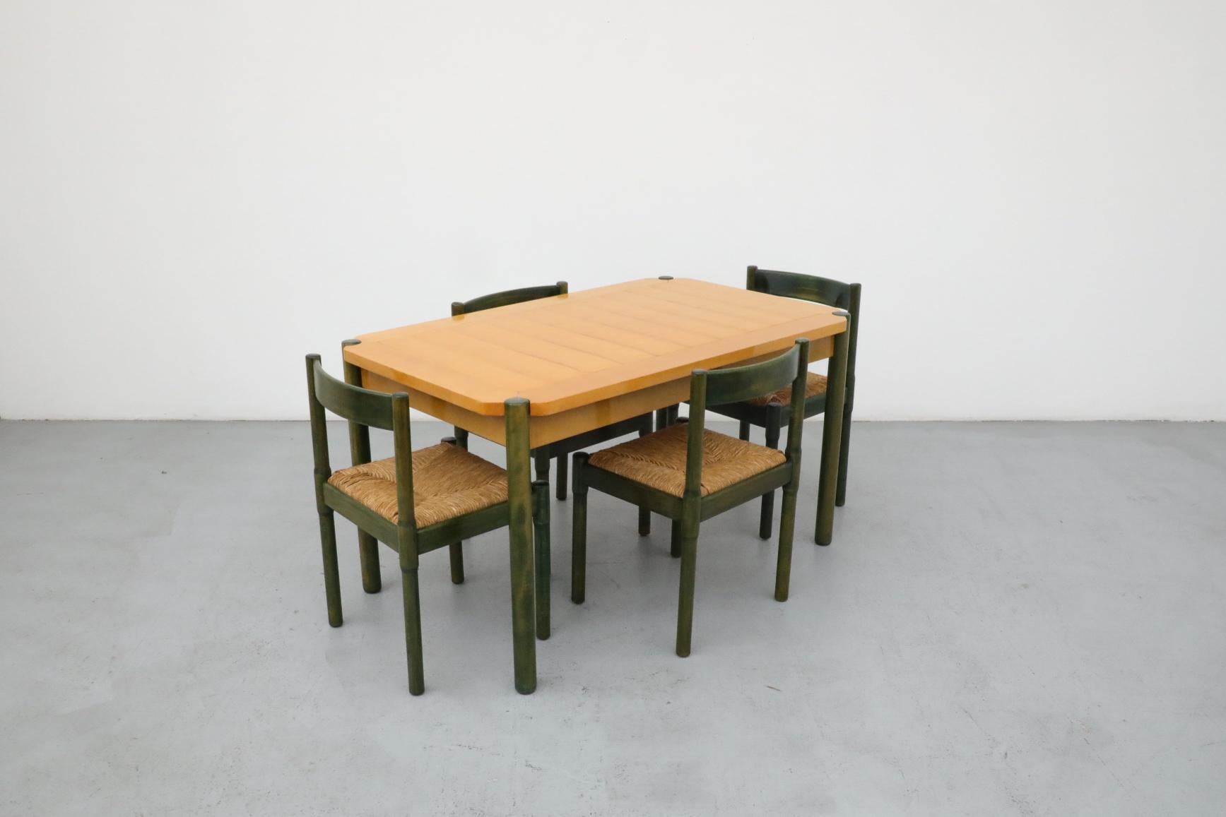 20ième siècle Vico Magistretti chaises de salle à manger Carimate en chêne teinté vert avec table assortie en vente